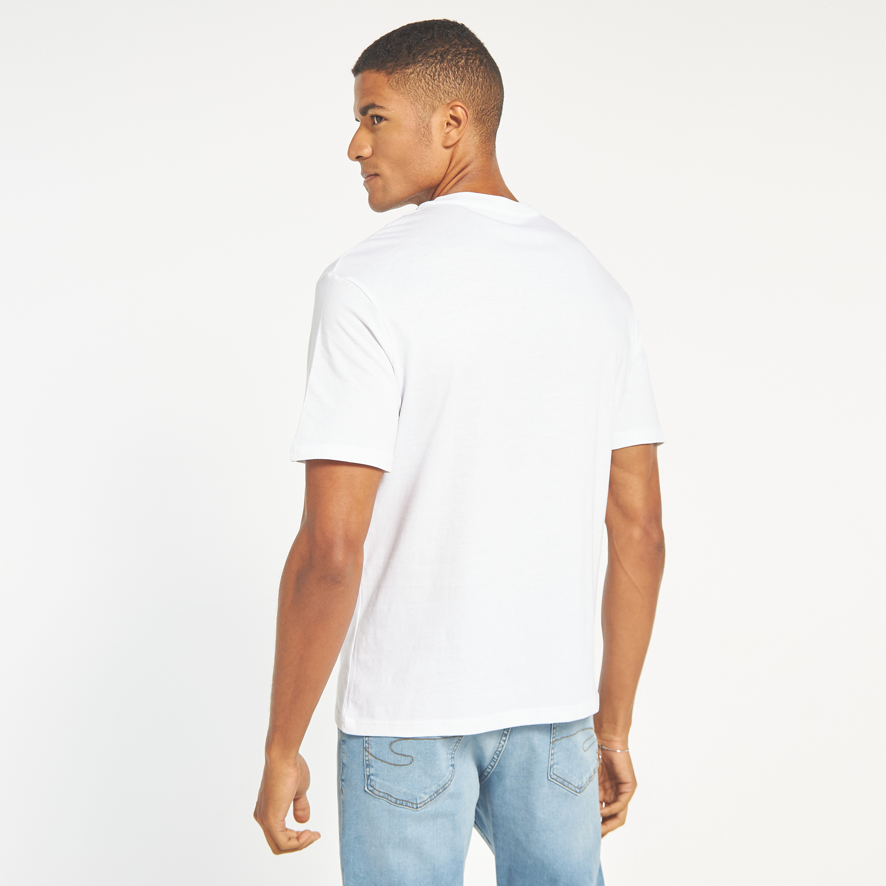 تي شيرت من جاك آند جونز مع مطبوع بأكمام قصيرة و ياقة مستديرة -men-clothing-tshirtsandpolos-tshirts-image-15