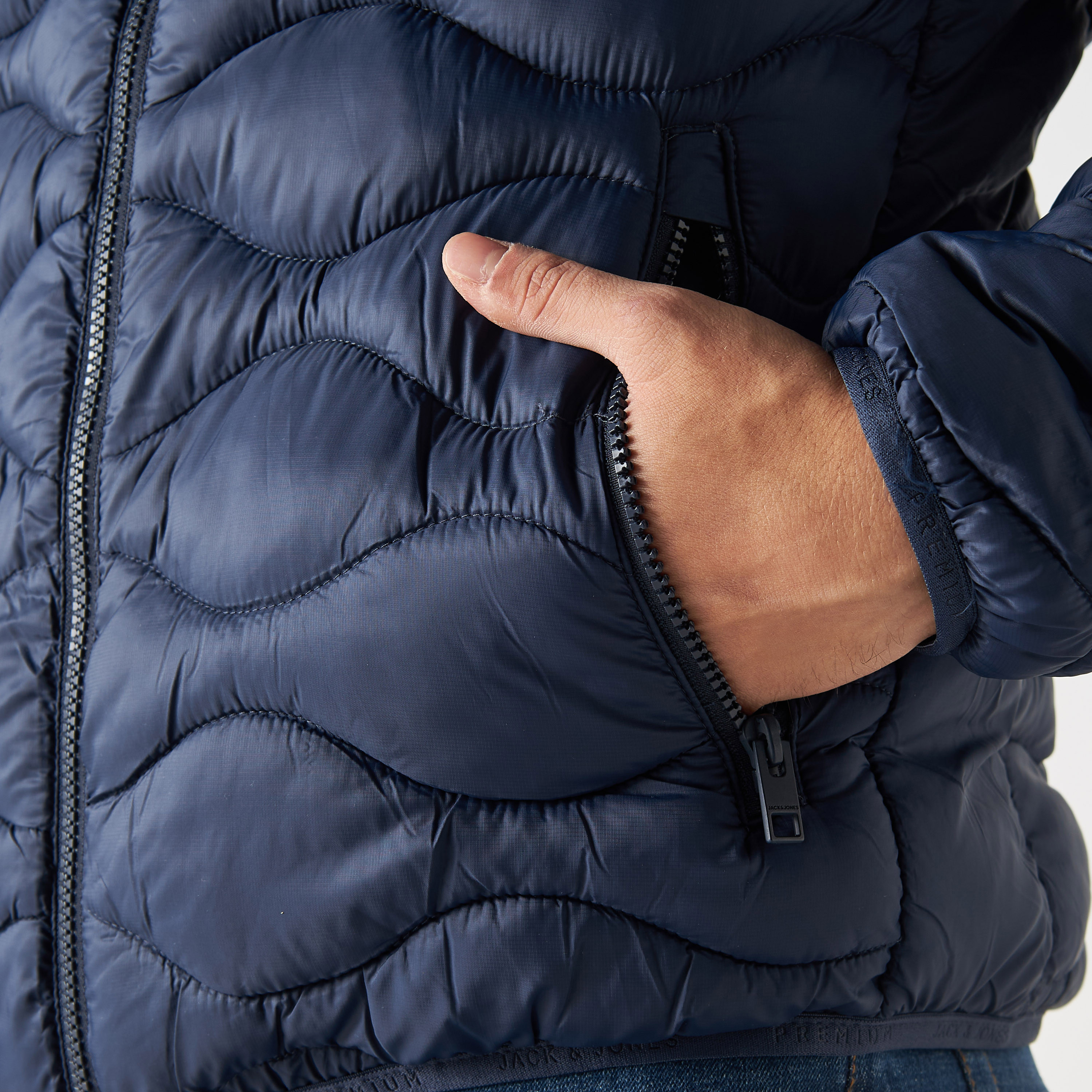 جاكيت ذو سترة مبطنة سادة برقبة عالية من جاك آند جونز-men-clothing-jacketsandblazers-jackets-image-11