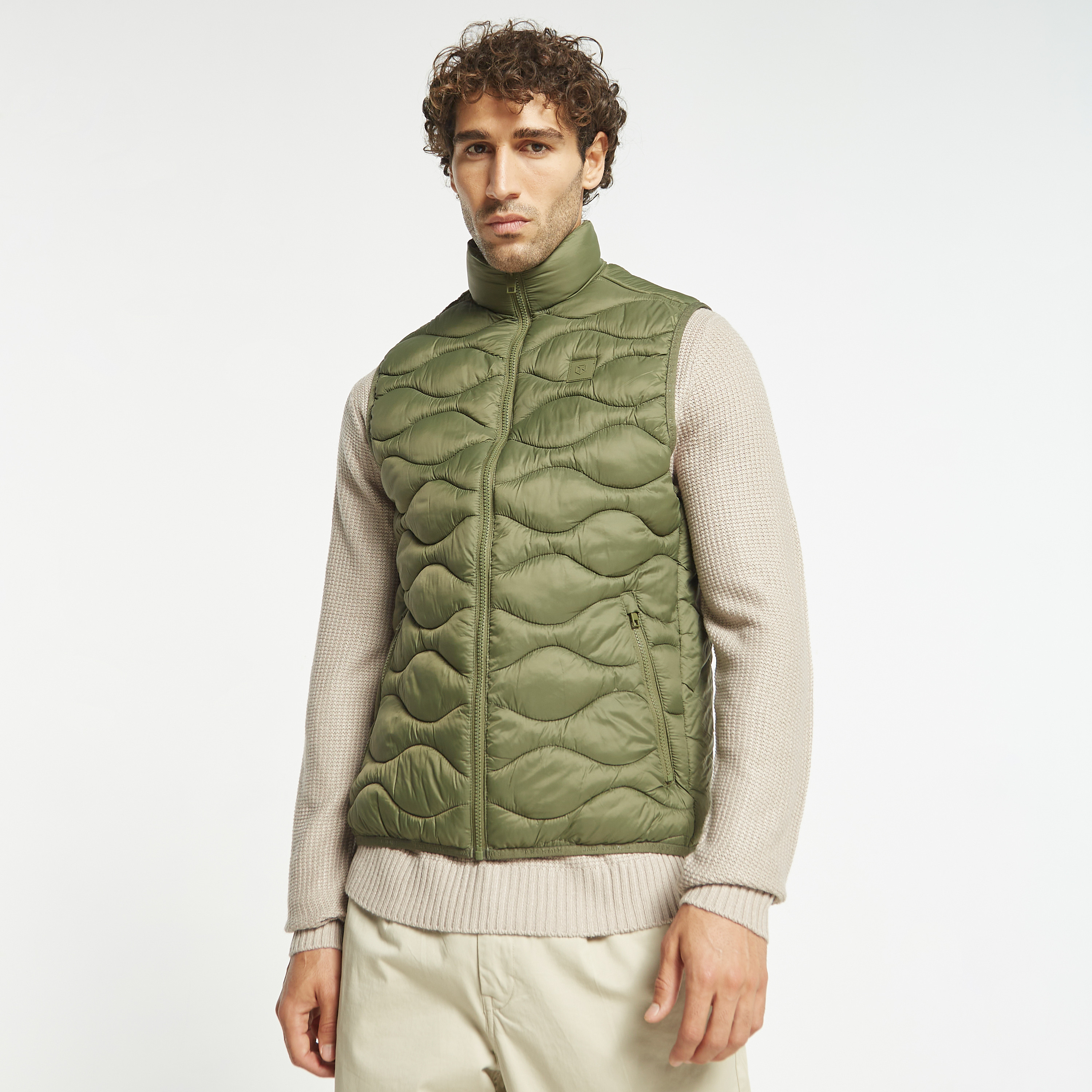  بافر جيليه من جاك آند جونز سادة بإغلاق بسحّاب-men-clothing-jacketsandblazers-jackets-image-5