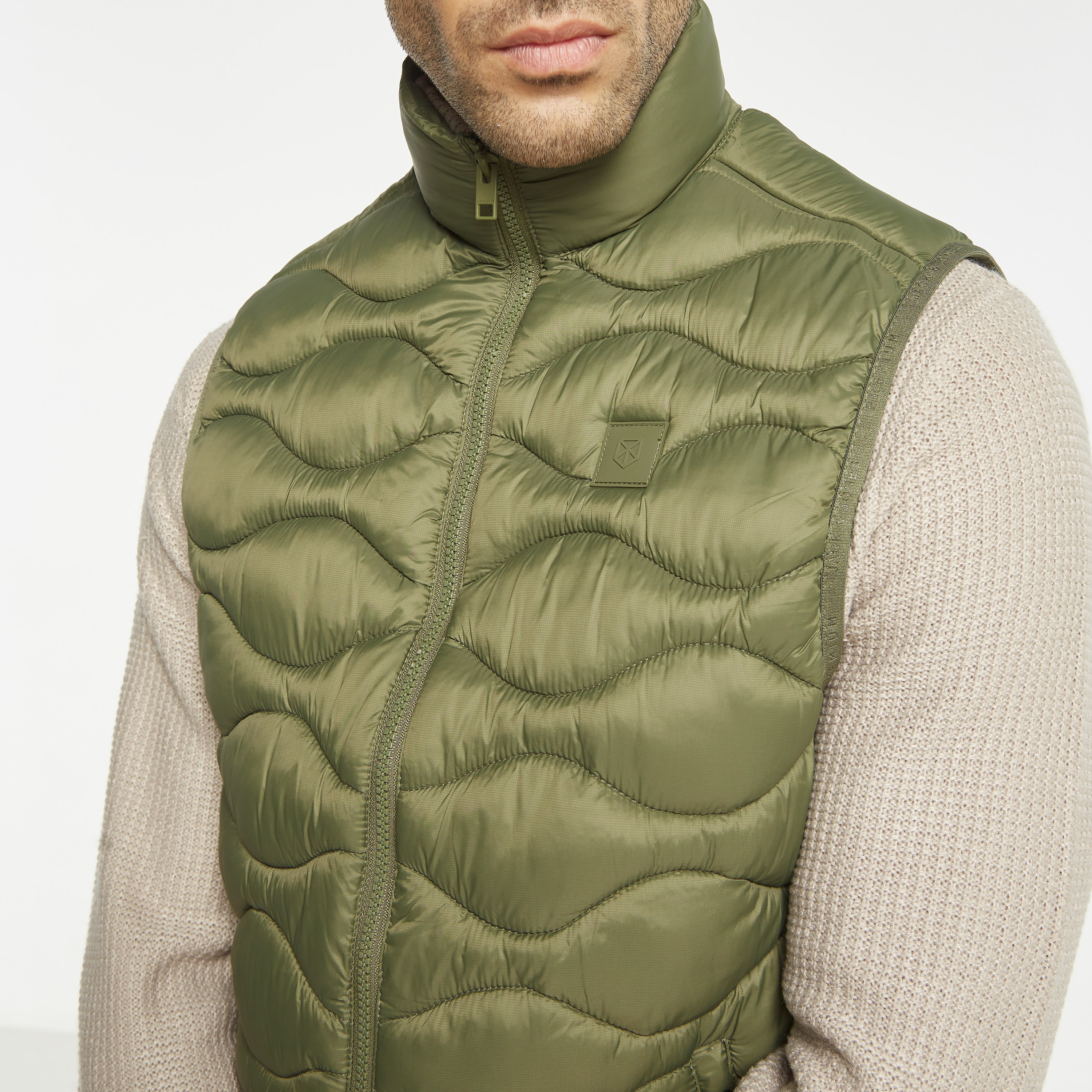  بافر جيليه من جاك آند جونز سادة بإغلاق بسحّاب-men-clothing-jacketsandblazers-jackets-image-8