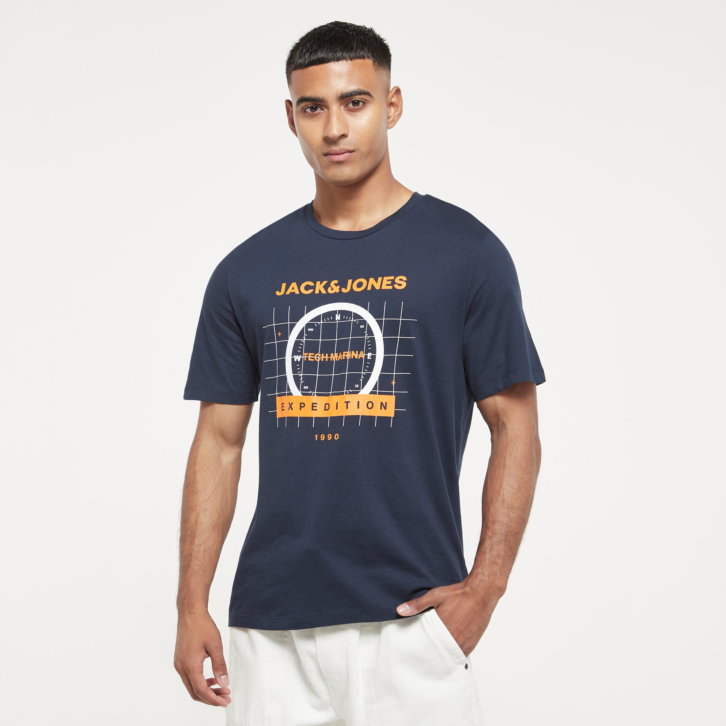  تي شيرت من جاك آند جونز مع شعار بأكمام قصيرة و ياقة مستديرة-men-clothing-tshirtsandpolos-tshirts-image-13