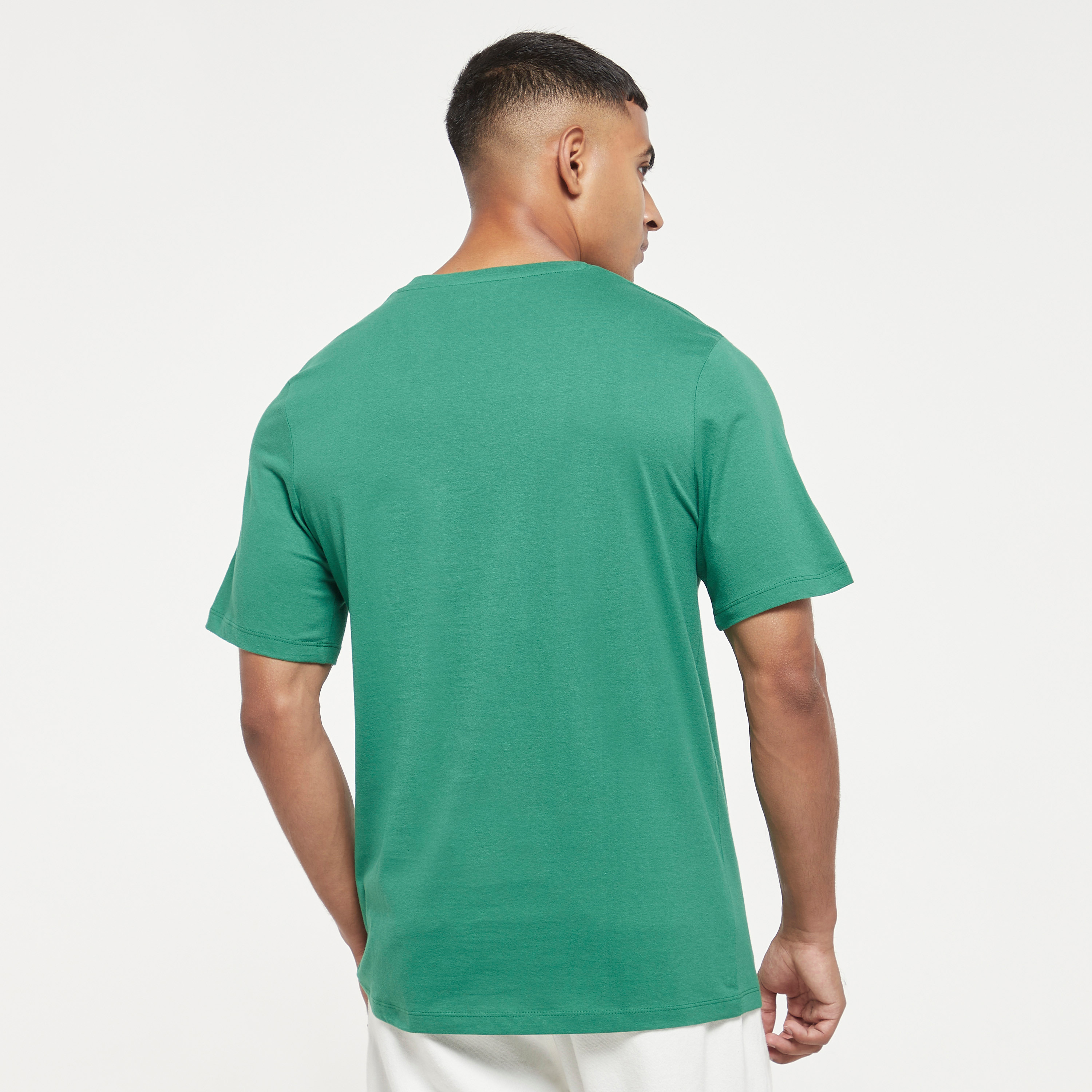  تي شيرت من جاك آند جونز مع شعار بأكمام قصيرة و ياقة مستديرة-men-clothing-tshirtsandpolos-tshirts-image-3