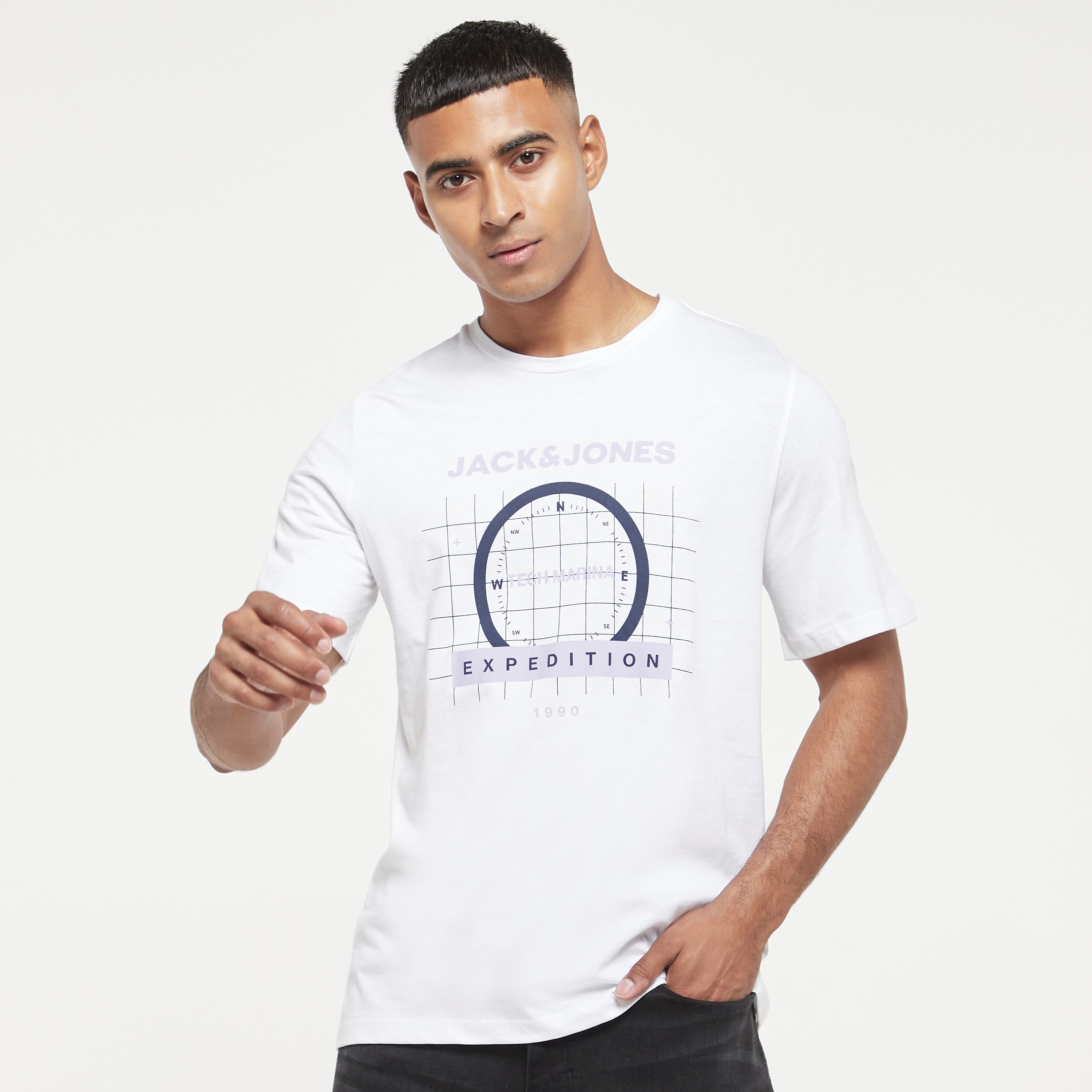  تي شيرت من جاك آند جونز مع شعار بأكمام قصيرة و ياقة مستديرة-men-clothing-tshirtsandpolos-tshirts-image-9