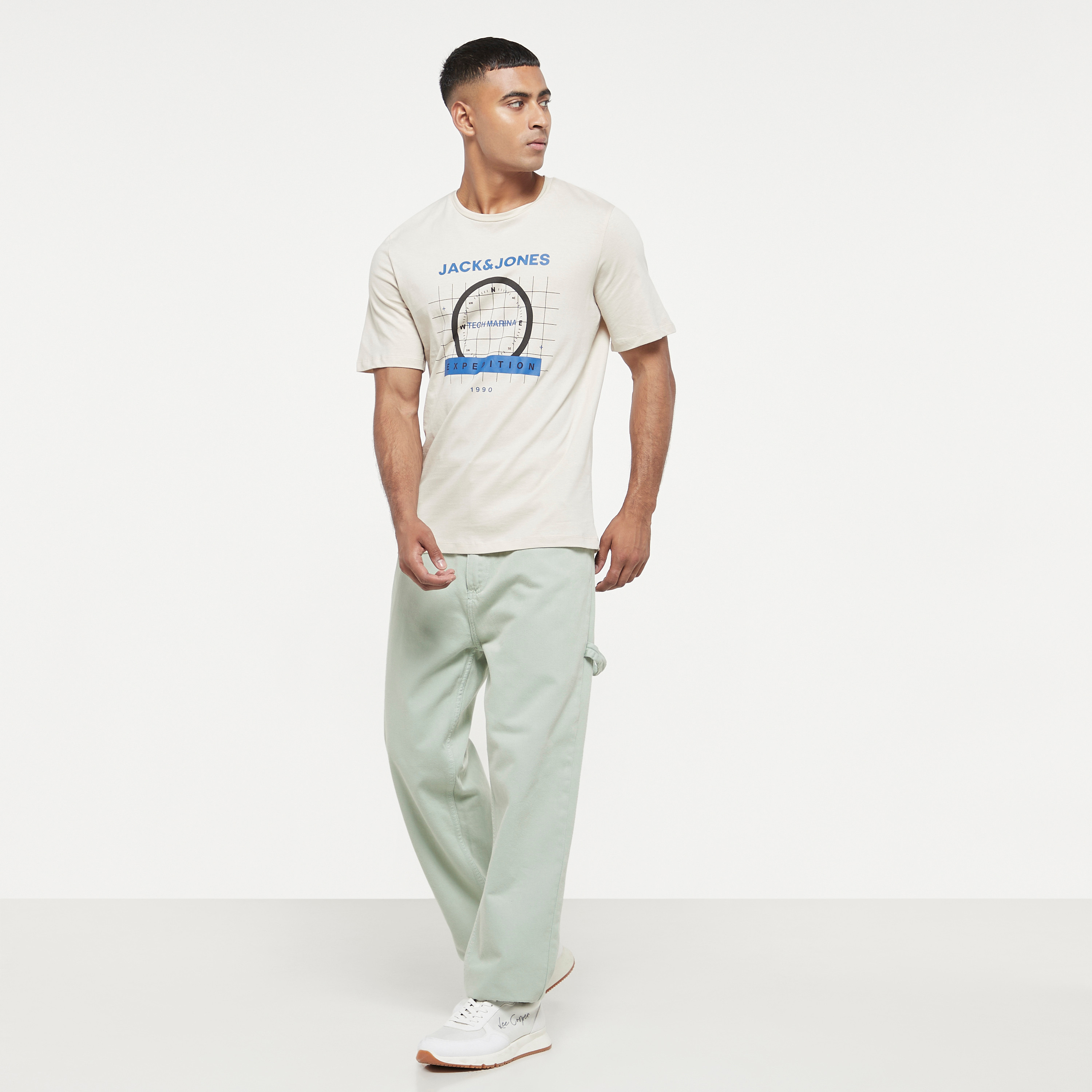  تي شيرت من جاك آند جونز مع شعار بأكمام قصيرة و ياقة مستديرة-men-clothing-tshirtsandpolos-tshirts-image-6