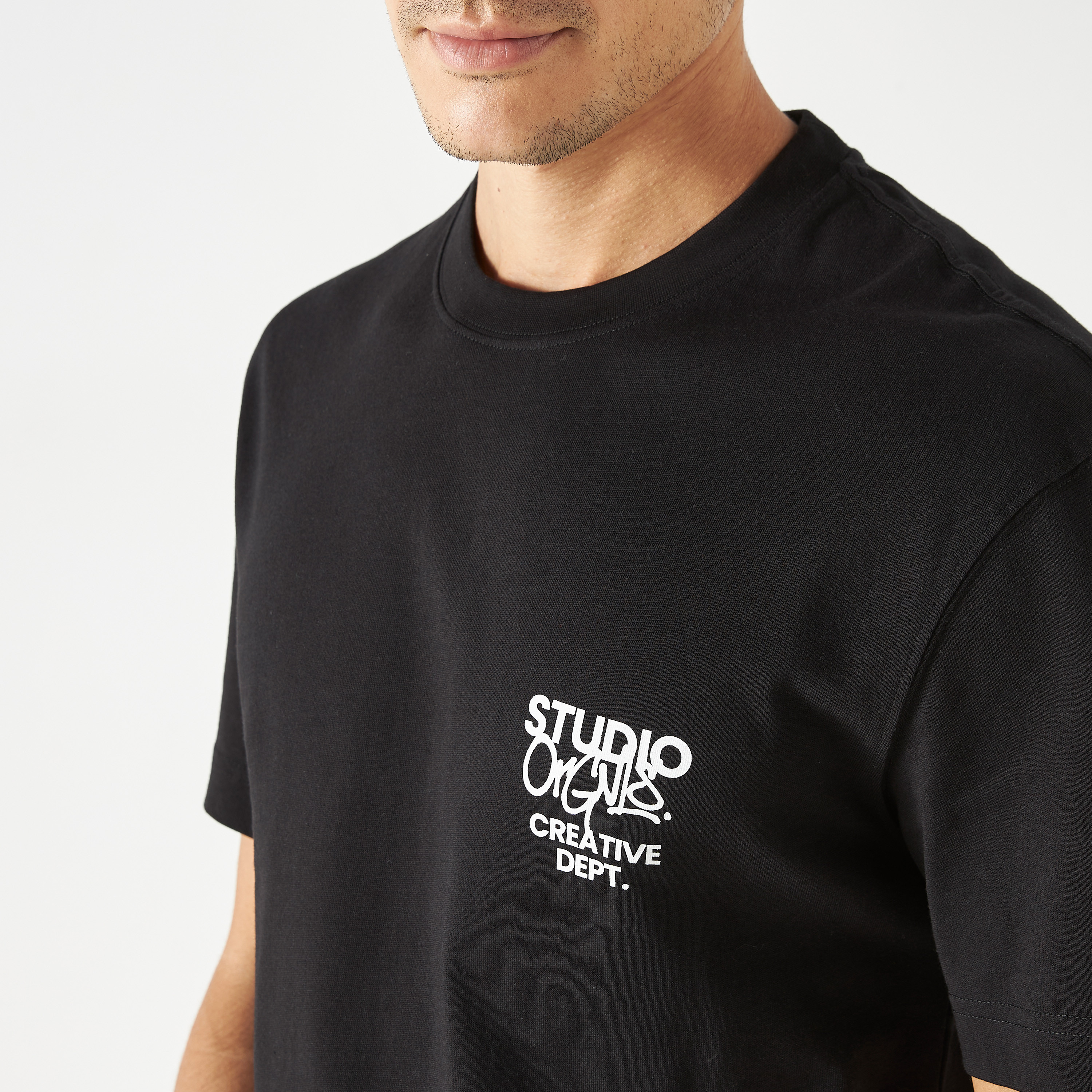 تي شيرت من جاك آند جونز مع مطبوع بأكمام قصيرة و ياقة مستديرة-men-clothing-tshirtsandpolos-tshirts-image-4
