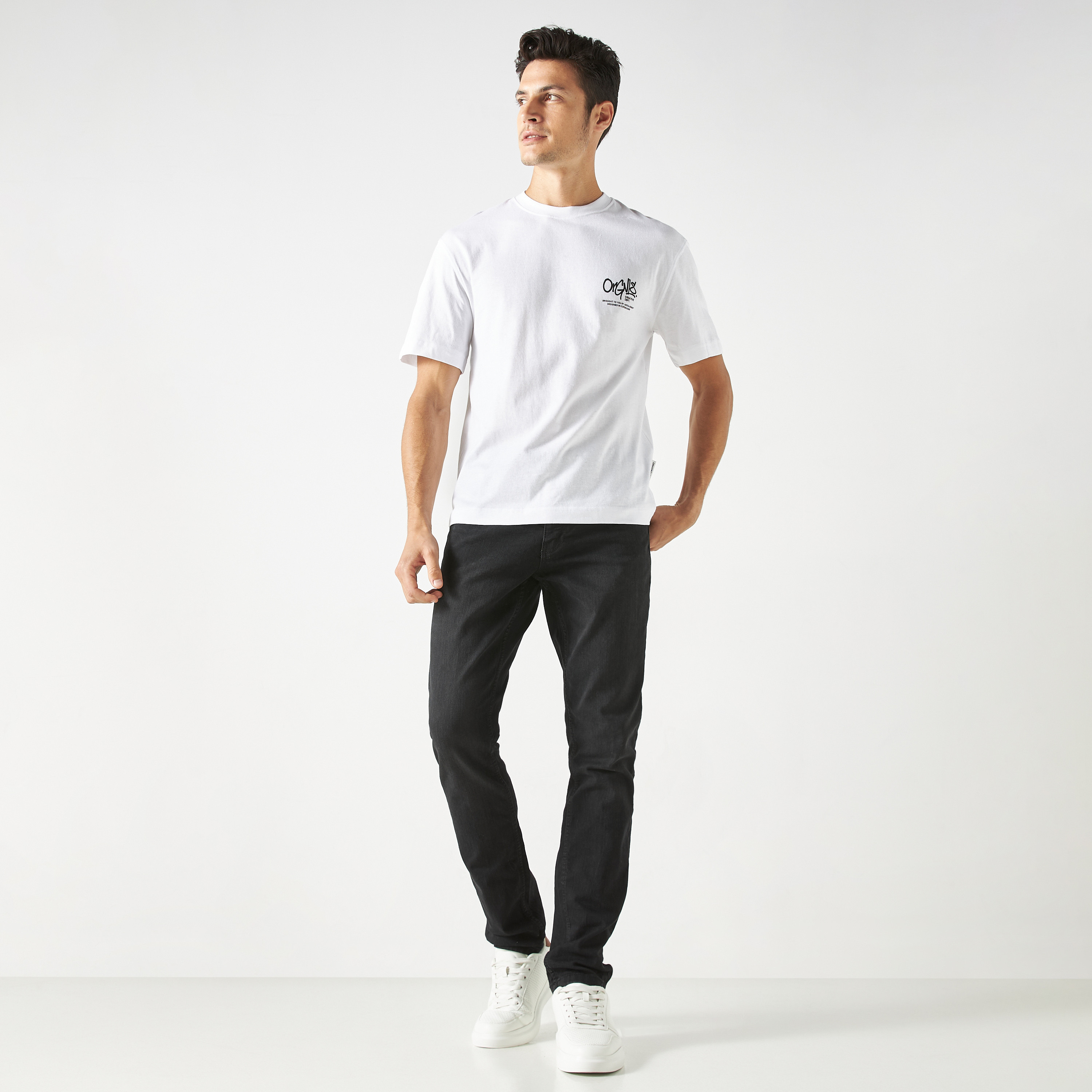 تي شيرت من جاك آند جونز مع مطبوع بأكمام قصيرة و ياقة مستديرة-men-clothing-tshirtsandpolos-tshirts-image-6