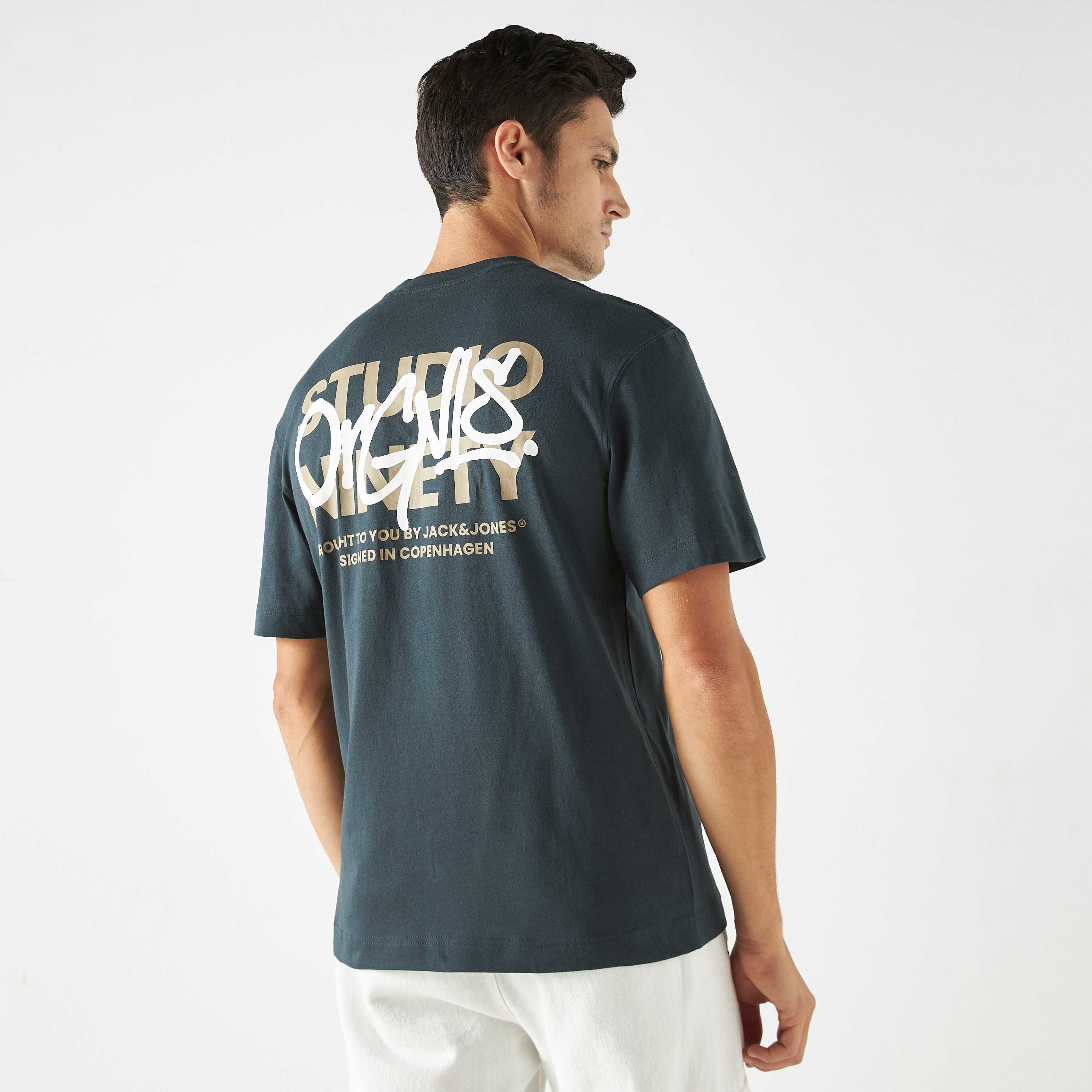 تي شيرت من جاك آند جونز مع مطبوع بأكمام قصيرة و ياقة مستديرة-men-clothing-tshirtsandpolos-tshirts-image-11