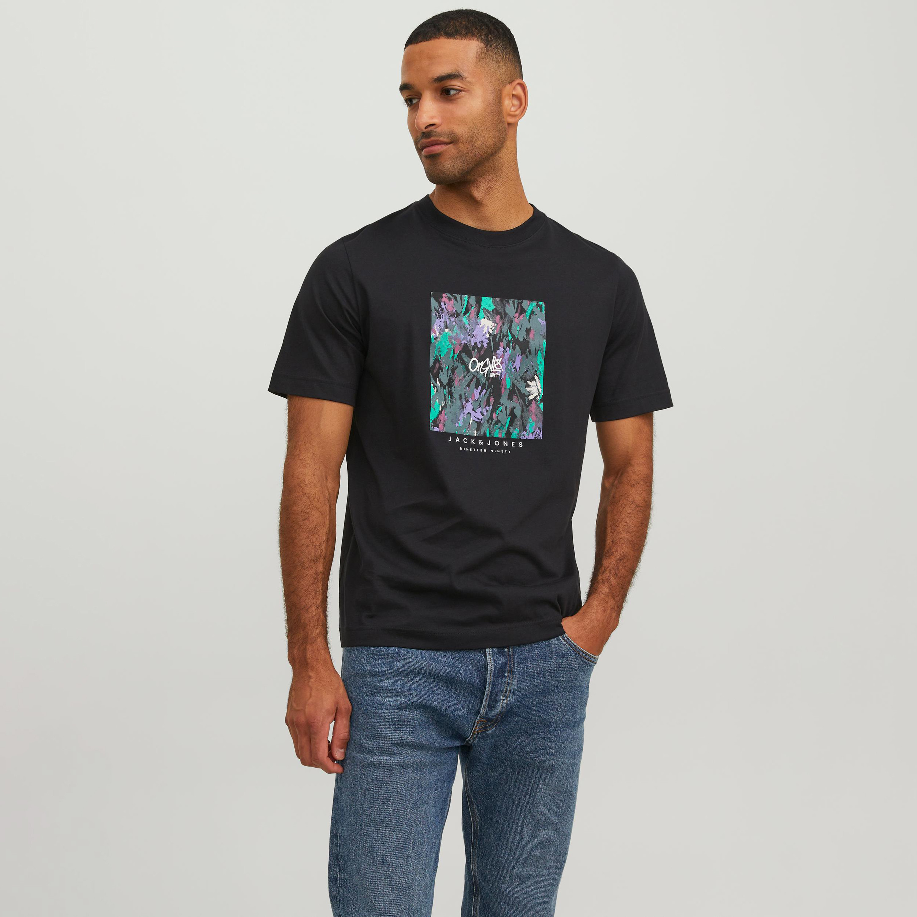 تي شيرت من جاك آند جونز مع مطبوع بأكمام قصيرة و ياقة مستديرة-men-clothing-tshirtsandpolos-tshirts-image-1