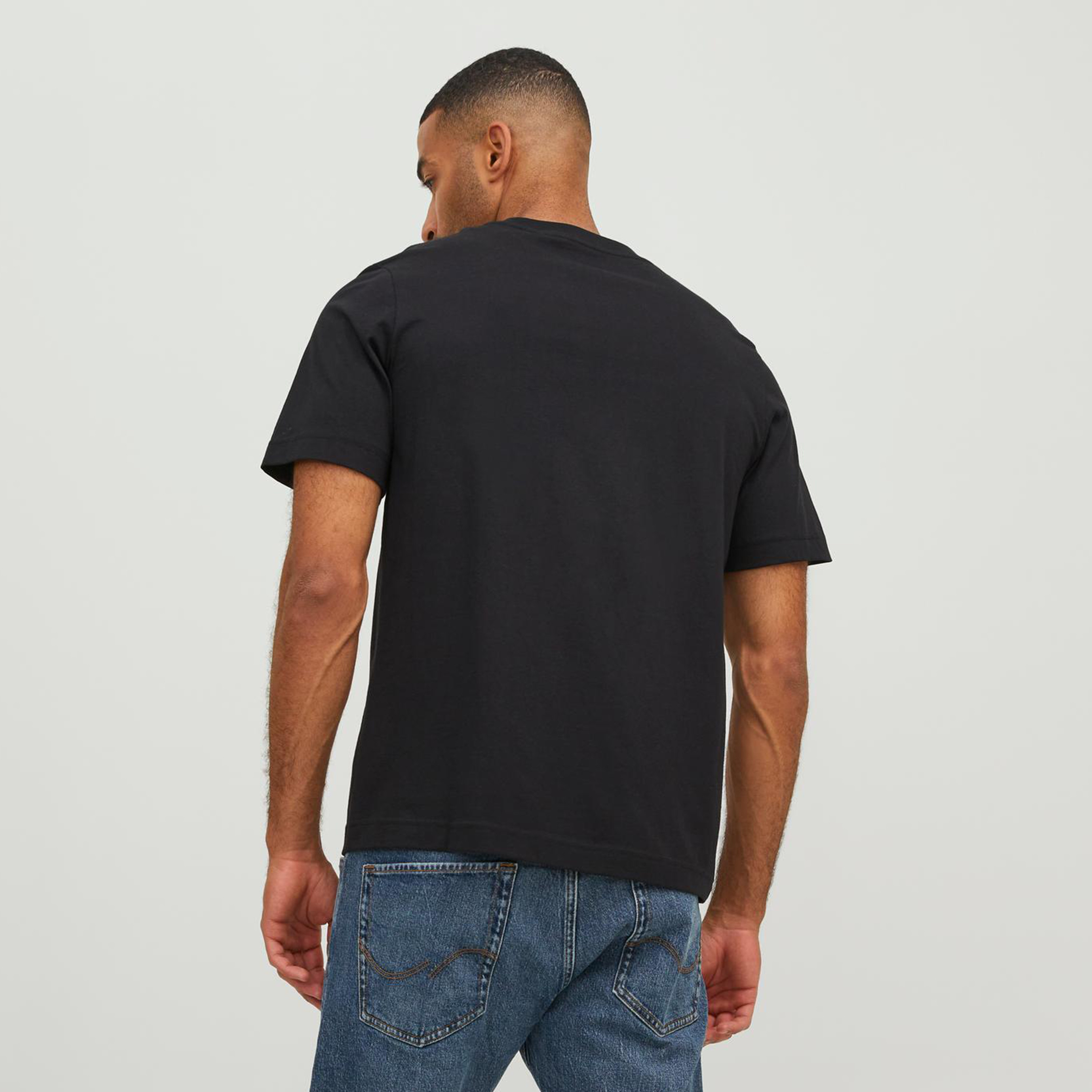 تي شيرت من جاك آند جونز مع مطبوع بأكمام قصيرة و ياقة مستديرة-men-clothing-tshirtsandpolos-tshirts-image-4