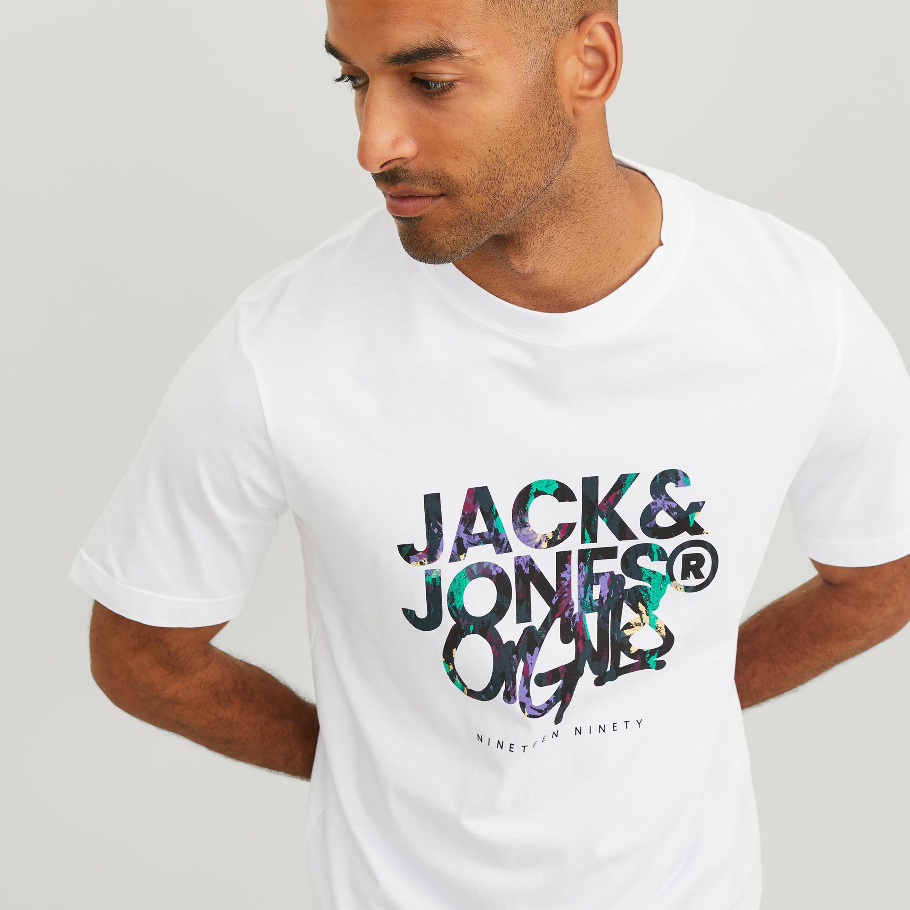 تي شيرت من جاك آند جونز مع مطبوع بأكمام قصيرة و ياقة مستديرة-men-clothing-tshirtsandpolos-tshirts-image-7