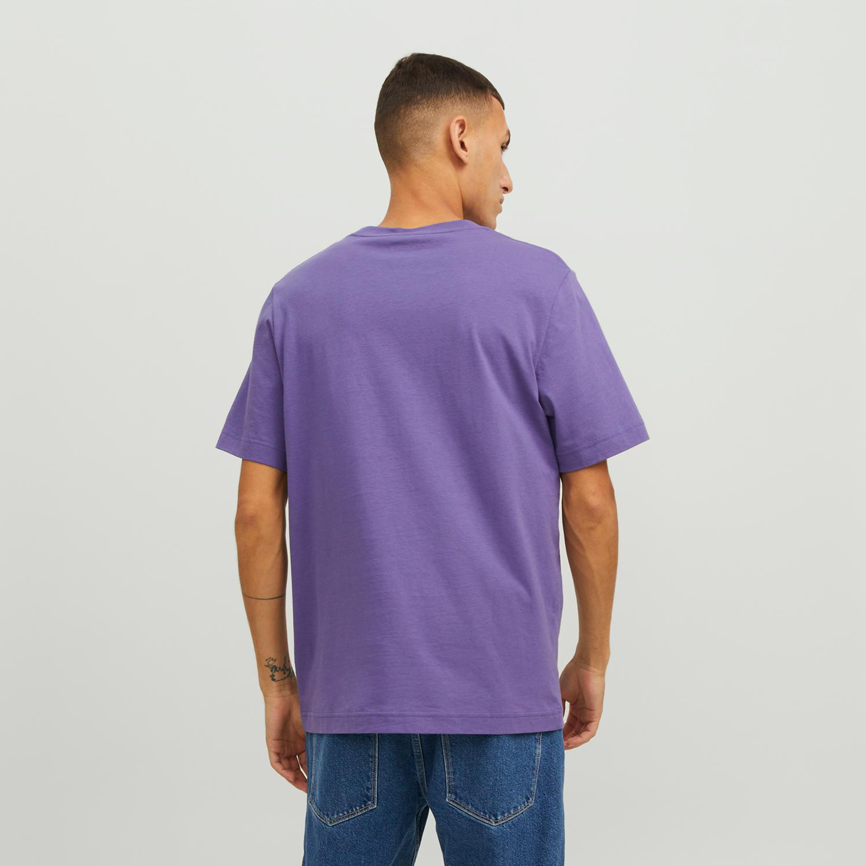 تي شيرت من جاك آند جونز مع مطبوع بأكمام قصيرة و ياقة مستديرة-men-clothing-tshirtsandpolos-tshirts-image-16