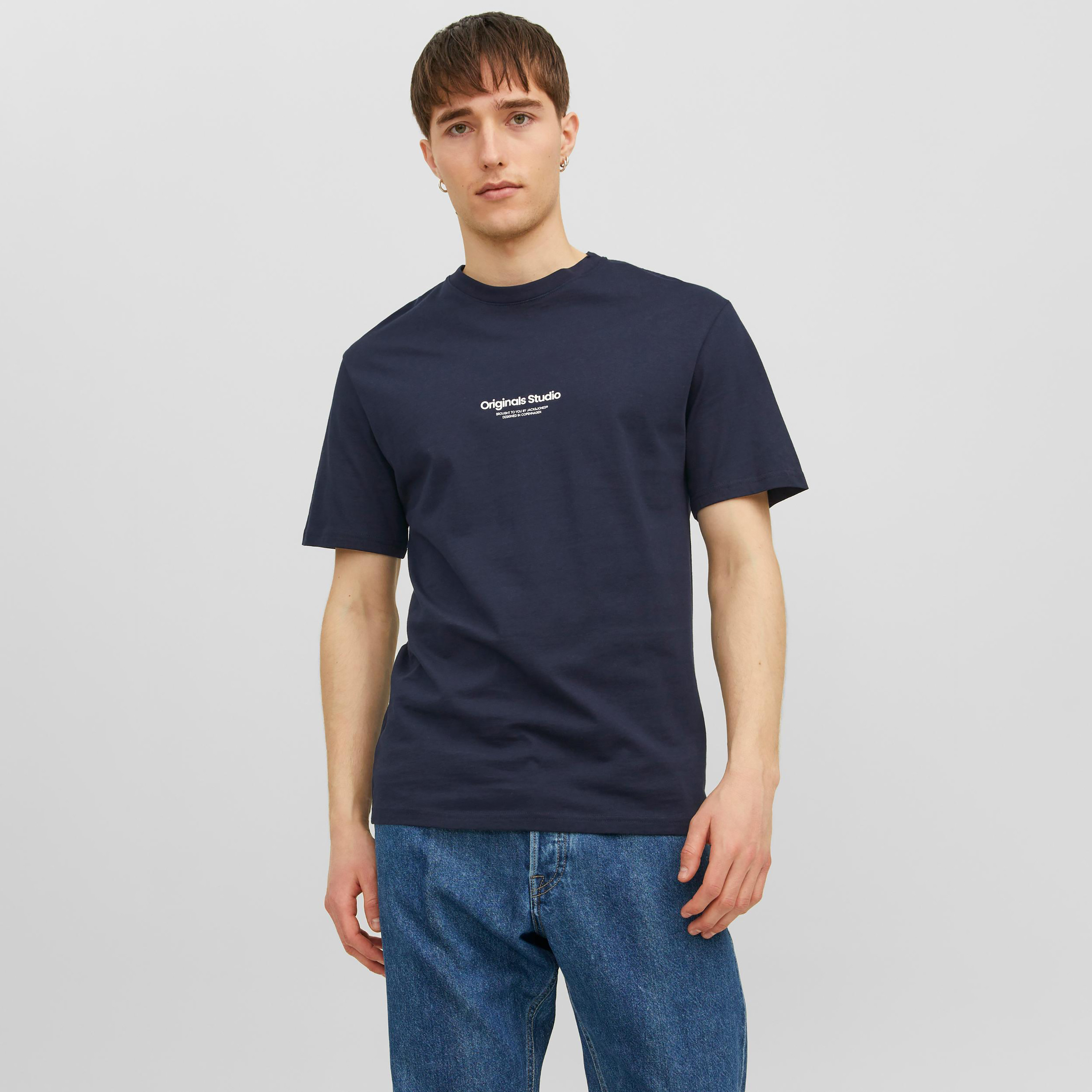  تي شيرت من جاك آند جونز مع مطبوع بأكمام قصيرة و ياقة مستديرة-men-clothing-tshirtsandpolos-tshirts-image-1