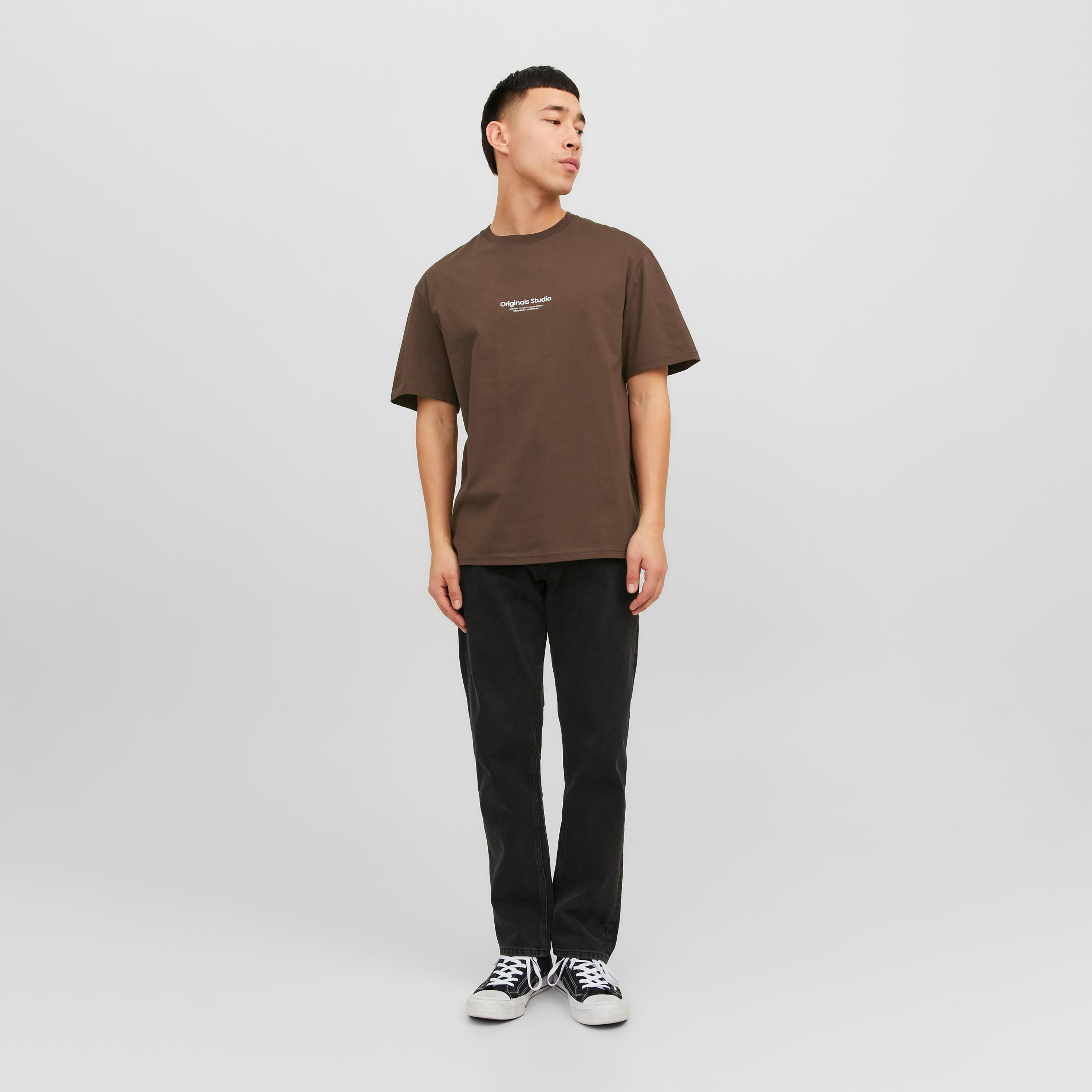  تي شيرت من جاك آند جونز مع مطبوع بأكمام قصيرة و ياقة مستديرة-men-clothing-tshirtsandpolos-tshirts-image-6