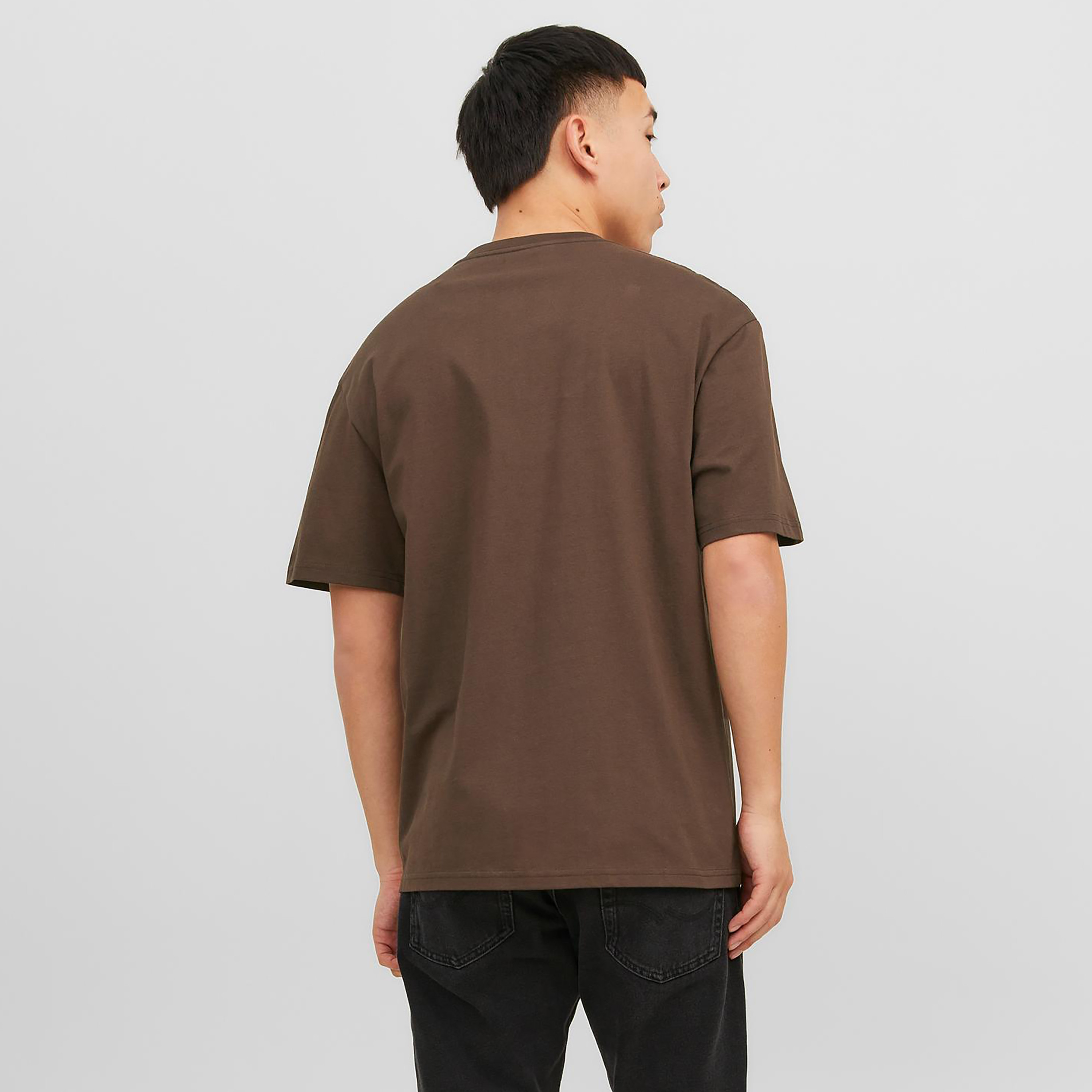  تي شيرت من جاك آند جونز مع مطبوع بأكمام قصيرة و ياقة مستديرة-men-clothing-tshirtsandpolos-tshirts-image-8