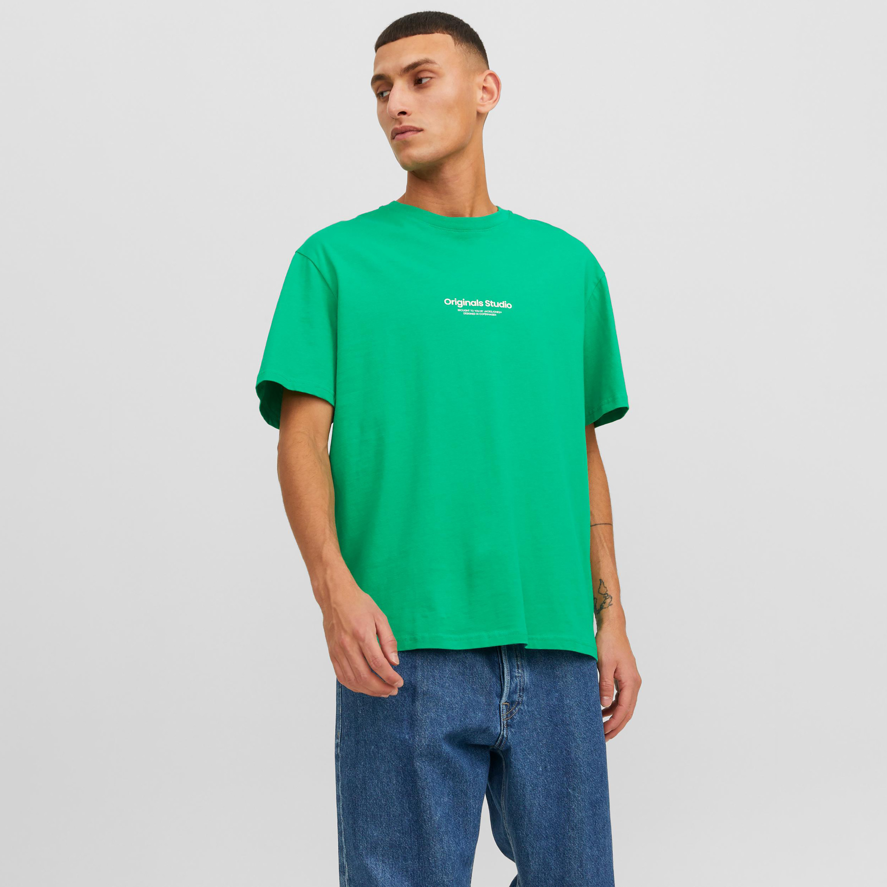  تي شيرت من جاك آند جونز مع مطبوع بأكمام قصيرة و ياقة مستديرة-men-clothing-tshirtsandpolos-tshirts-image-9
