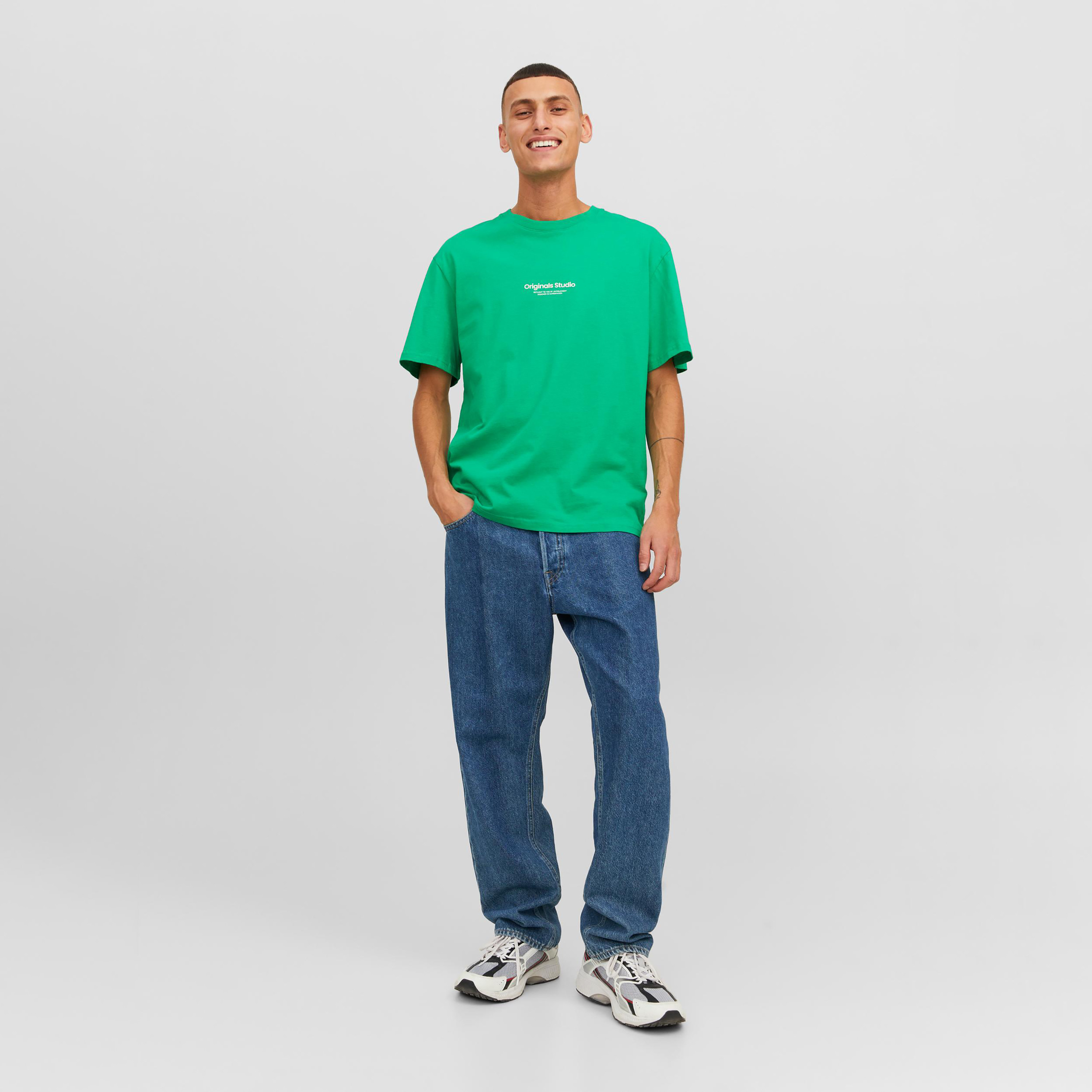 تي شيرت من جاك آند جونز مع مطبوع بأكمام قصيرة و ياقة مستديرة-men-clothing-tshirtsandpolos-tshirts-image-10