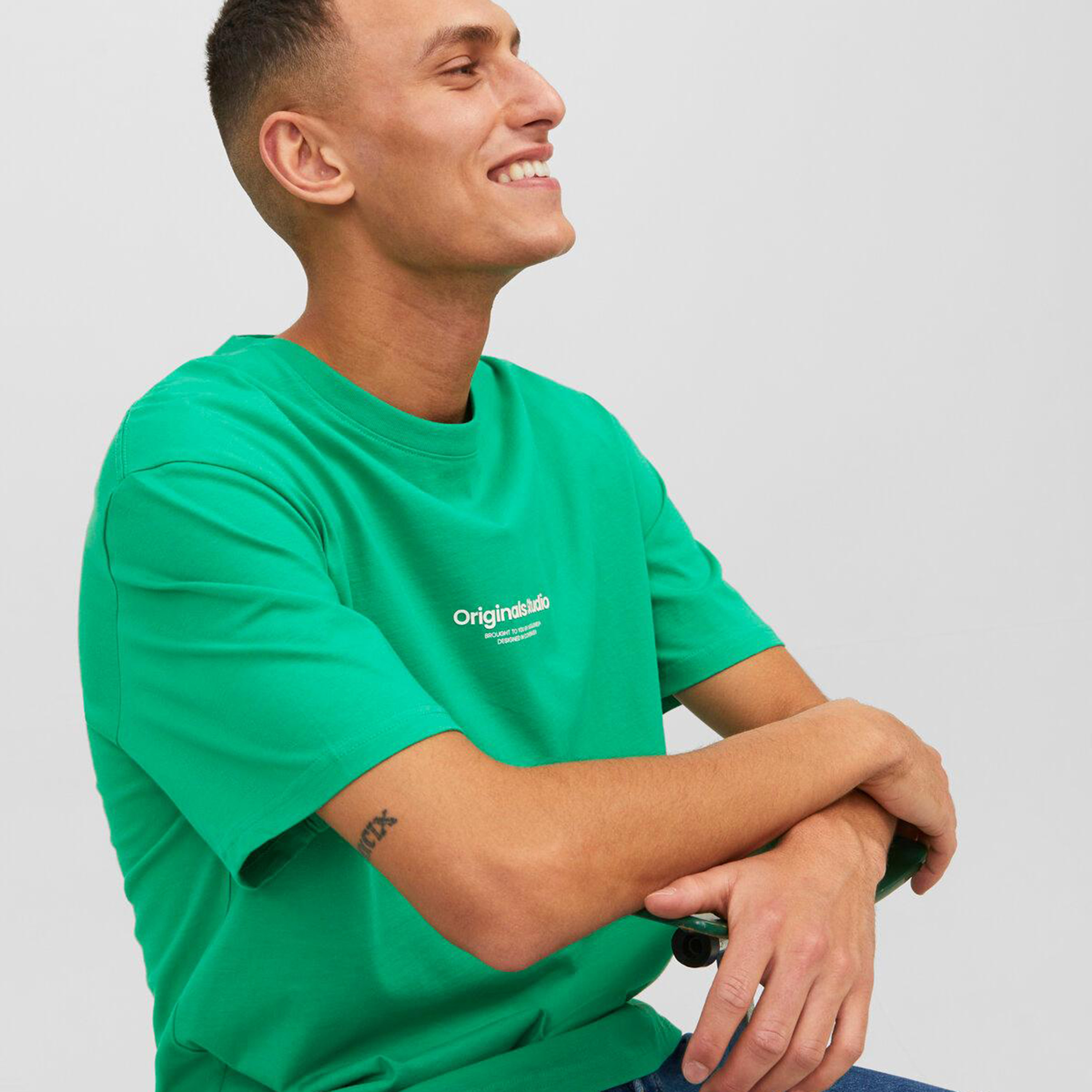  تي شيرت من جاك آند جونز مع مطبوع بأكمام قصيرة و ياقة مستديرة-men-clothing-tshirtsandpolos-tshirts-image-11