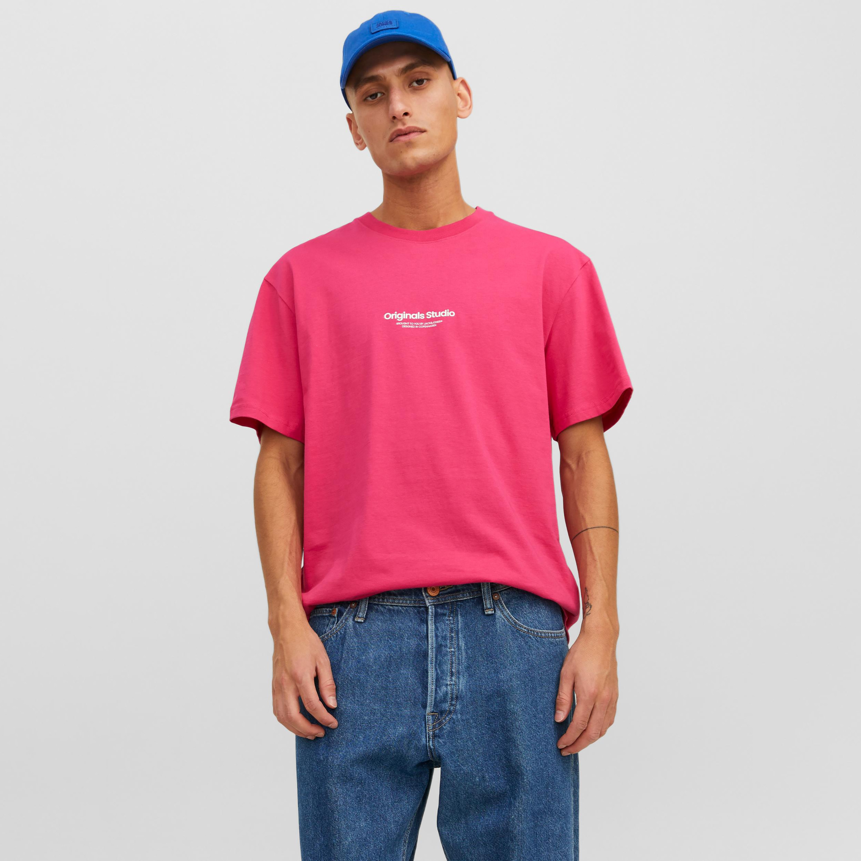  تي شيرت من جاك آند جونز مع مطبوع بأكمام قصيرة و ياقة مستديرة-men-clothing-tshirtsandpolos-tshirts-image-13