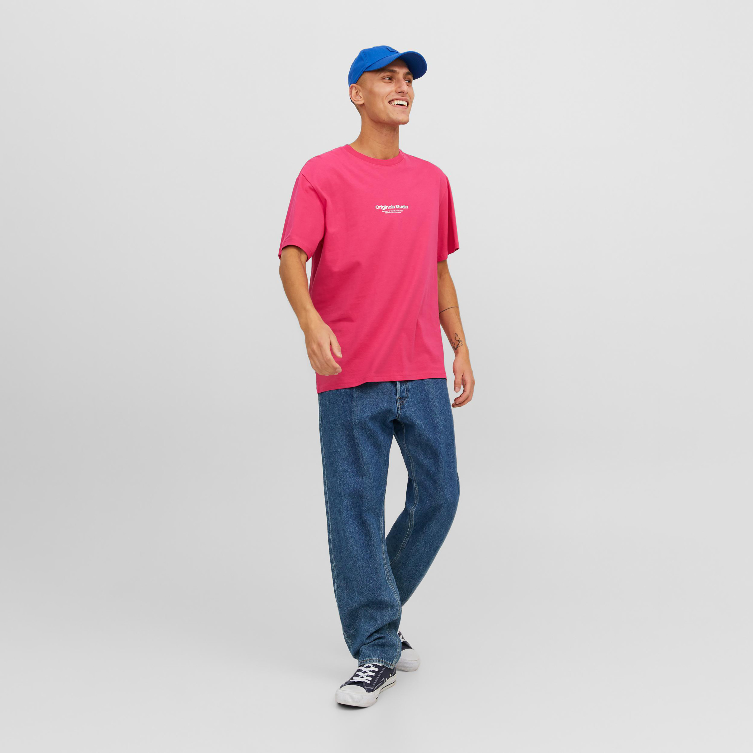  تي شيرت من جاك آند جونز مع مطبوع بأكمام قصيرة و ياقة مستديرة-men-clothing-tshirtsandpolos-tshirts-image-14