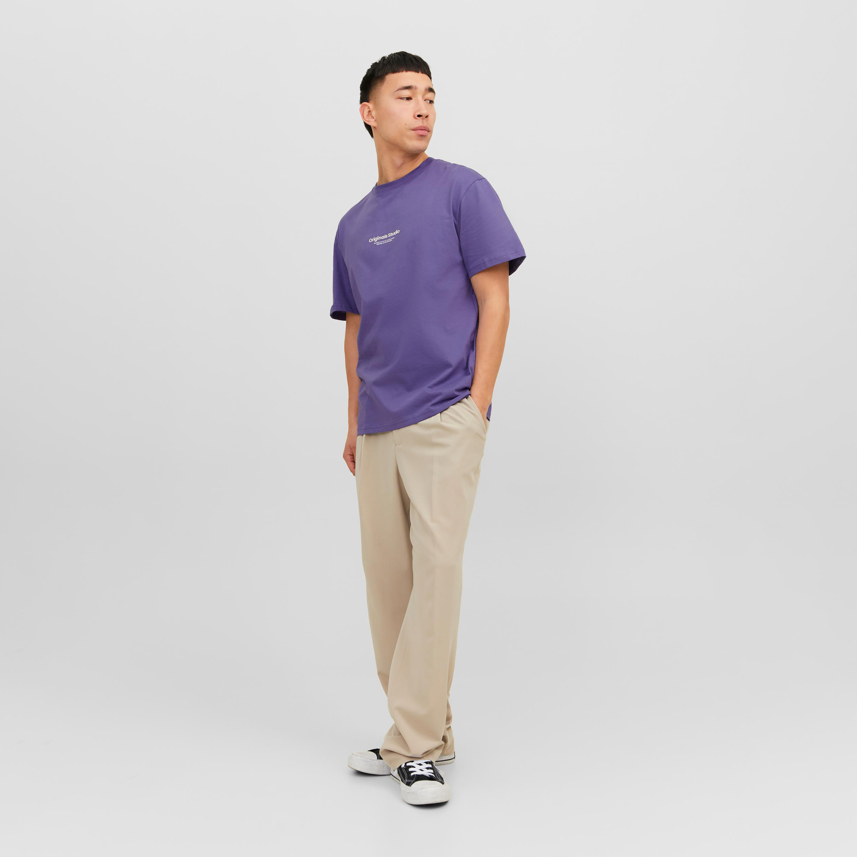  تي شيرت من جاك آند جونز مع مطبوع بأكمام قصيرة و ياقة مستديرة-men-clothing-tshirtsandpolos-tshirts-image-18