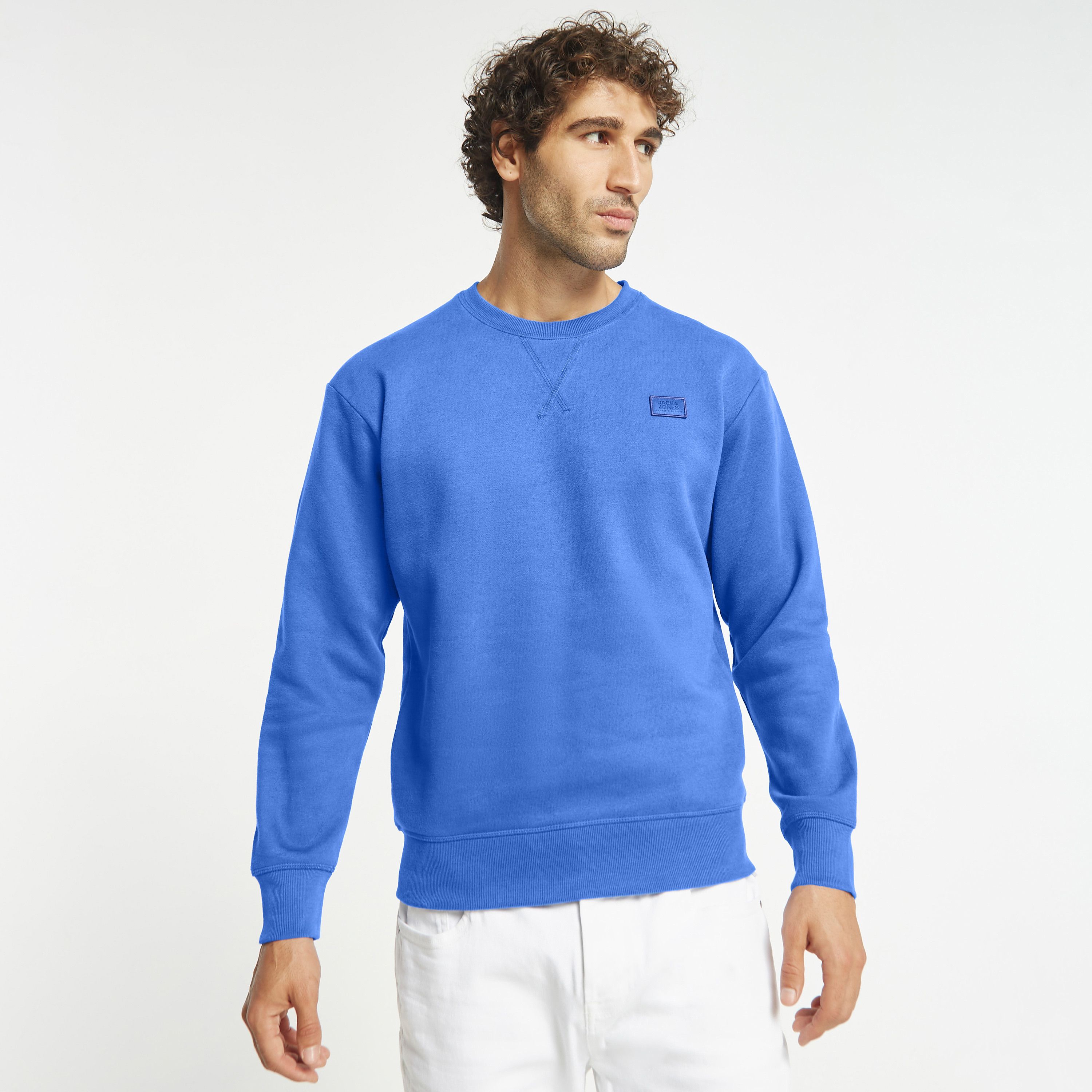 سويت شيرت من جاك آند جونز بأكمام طويلة وياقة مستديرة -men-winterwear-hoodiesandsweatshirts-image-1