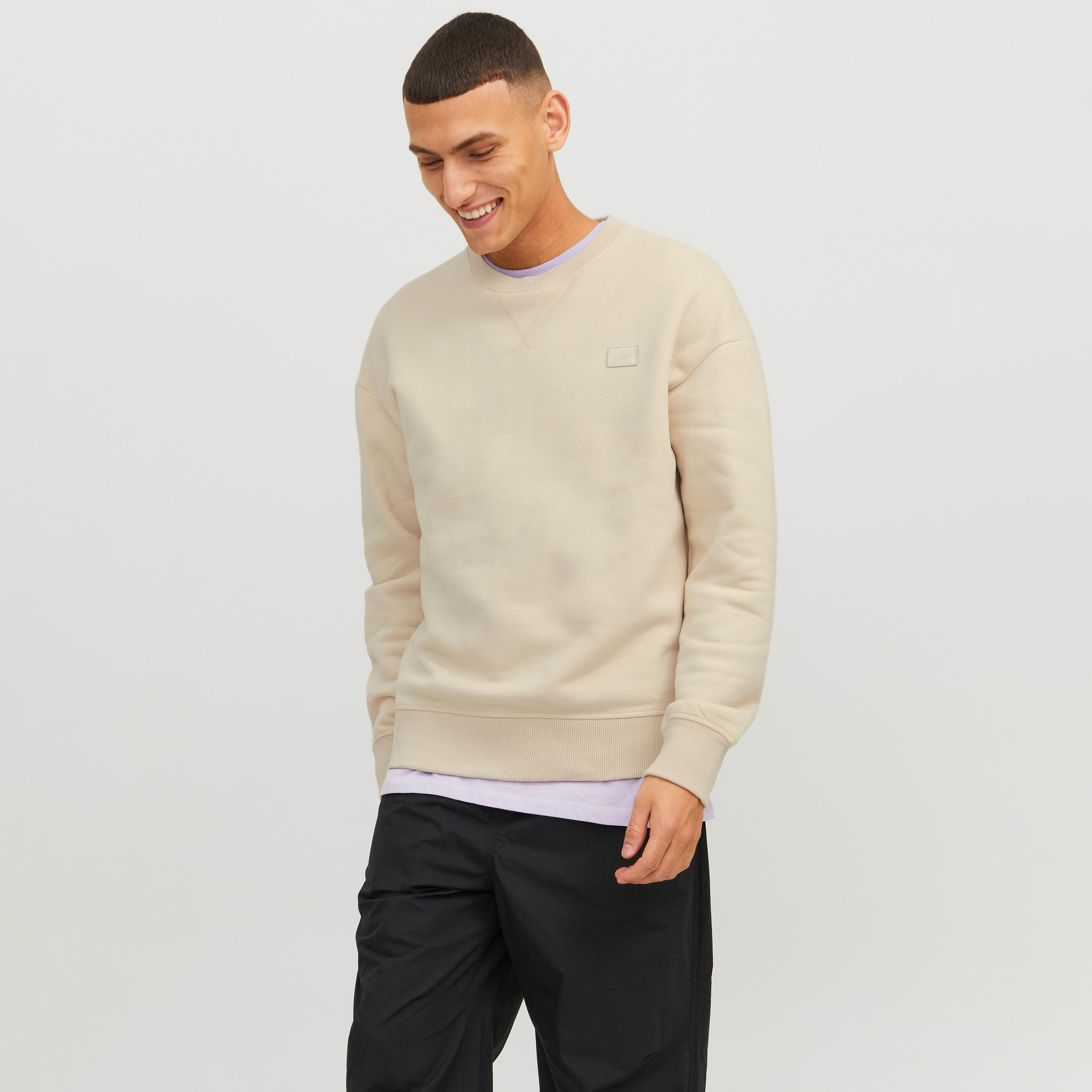 سويت شيرت من جاك آند جونز بأكمام طويلة وياقة مستديرة -men-winterwear-hoodiesandsweatshirts-image-5
