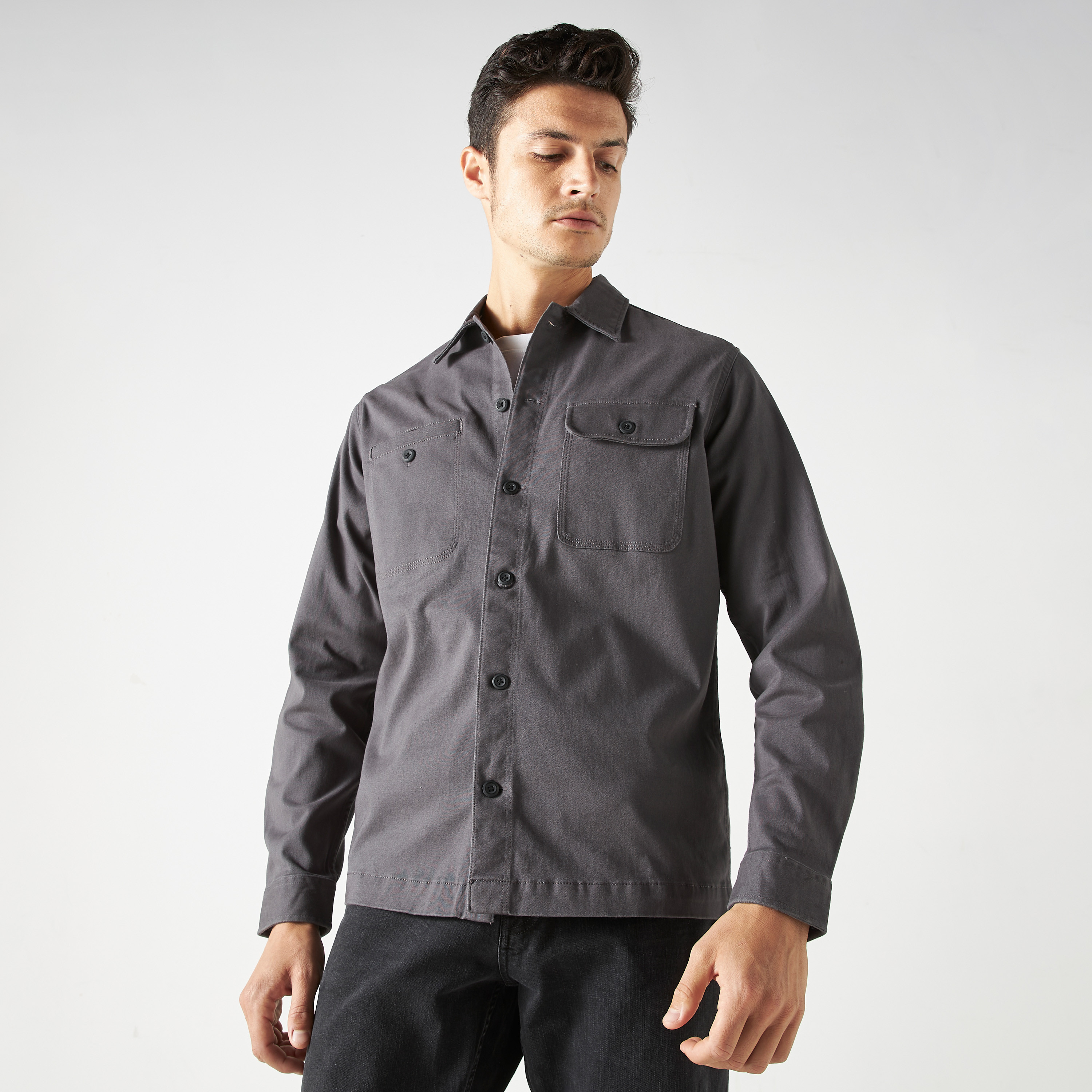 قميص كاجوال من جاك آند جونز بياقة وأكمام طويلة سادة-men-clothing-shirts-image-1