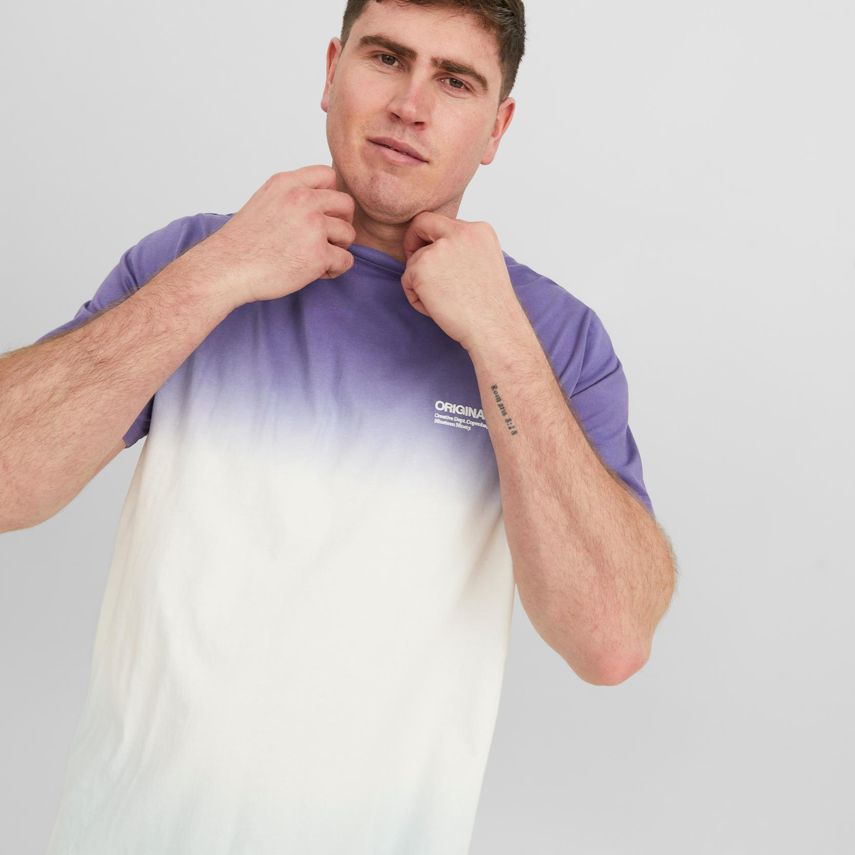 تي شيرت ذو مقاس كبير من جاك آند جونز بأكمام قصيرة و ياقة مستديرة -men-clothing-tshirtsandpolos-tshirts-image-7