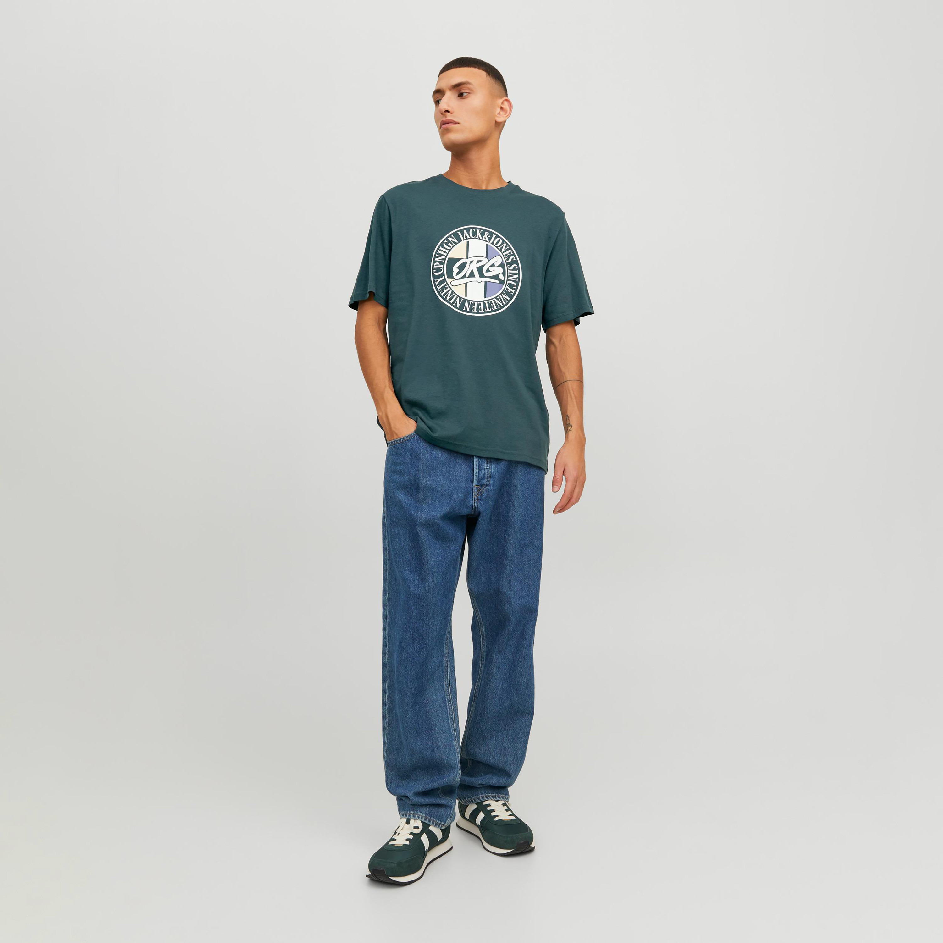  تي شيرت من جاك آند جونز مع شعار بأكمام قصيرة و ياقة مستديرة-men-clothing-tshirtsandpolos-tshirts-image-6