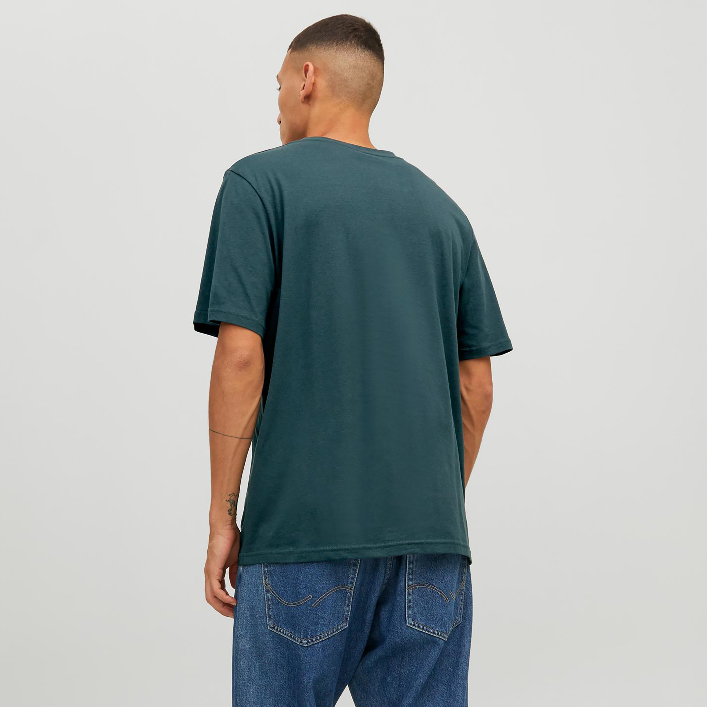  تي شيرت من جاك آند جونز مع شعار بأكمام قصيرة و ياقة مستديرة-men-clothing-tshirtsandpolos-tshirts-image-8
