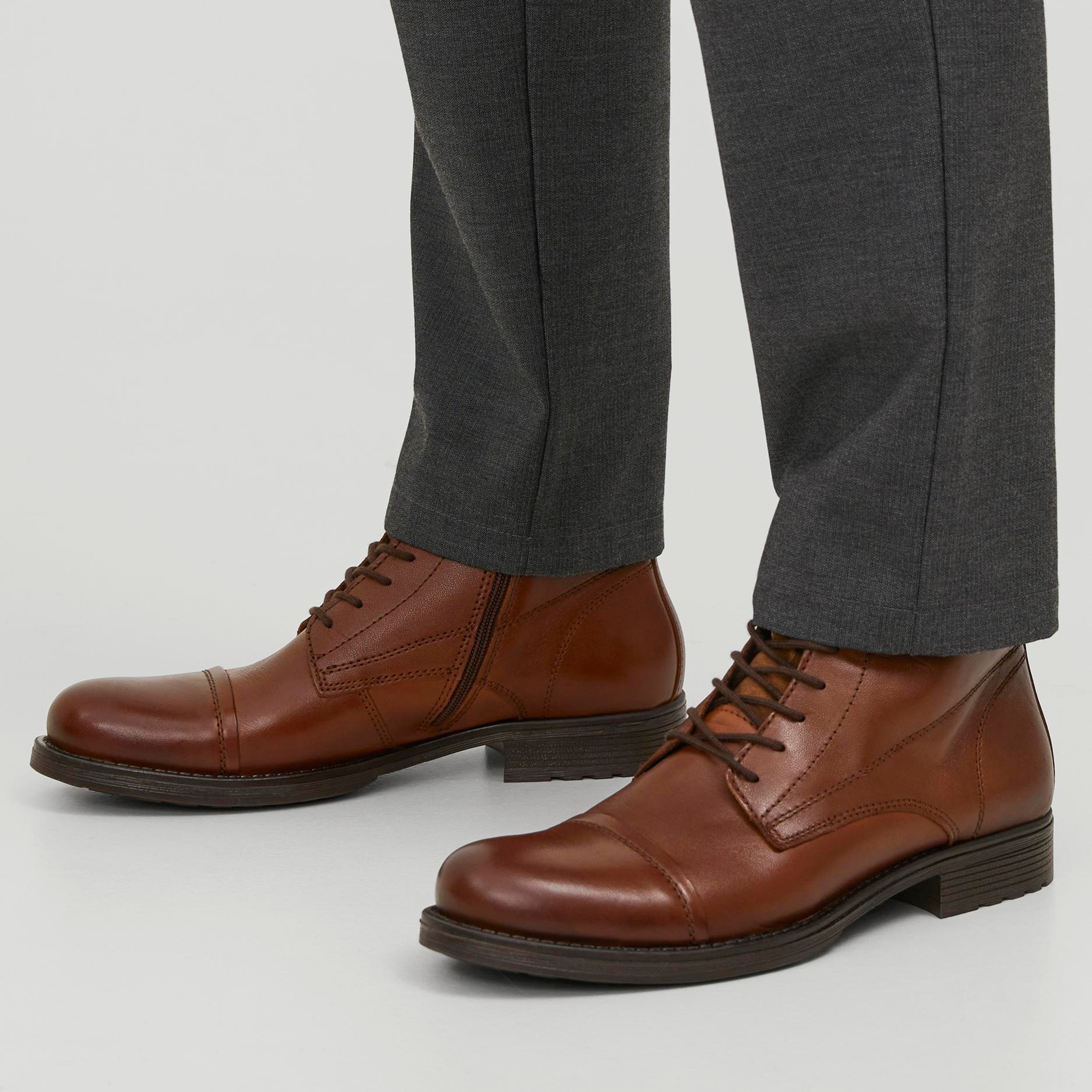 بوتز جاك آند جونز الرجالي مصنوع من الجلد بأربطة وسحاب | 12241142-men-shoes-boots-image-12