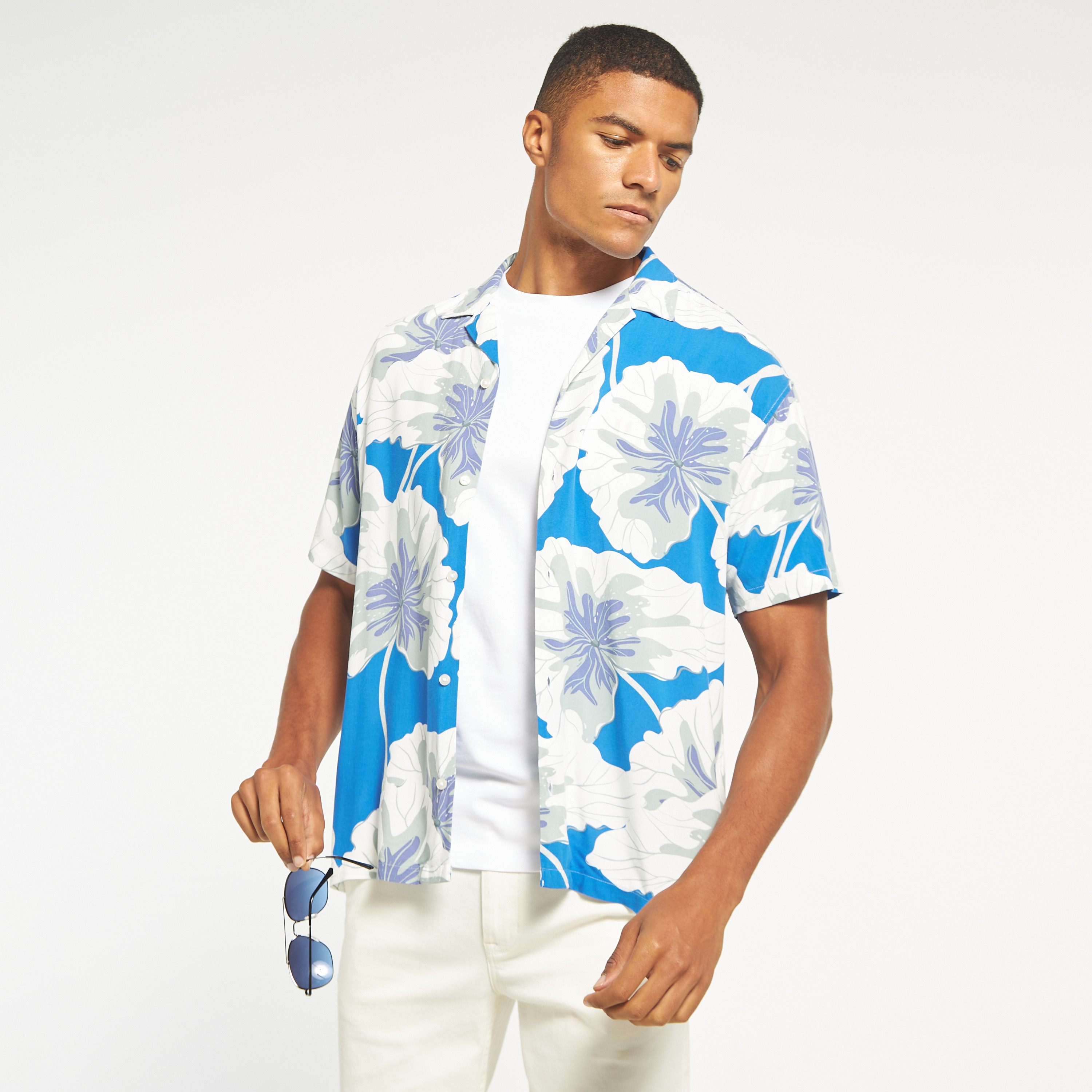 قميص كاجوال من جاك آند جونز بياقة كوبية وأكمام قصيرة مع طبعة -men-clothing-shirts-image-5
