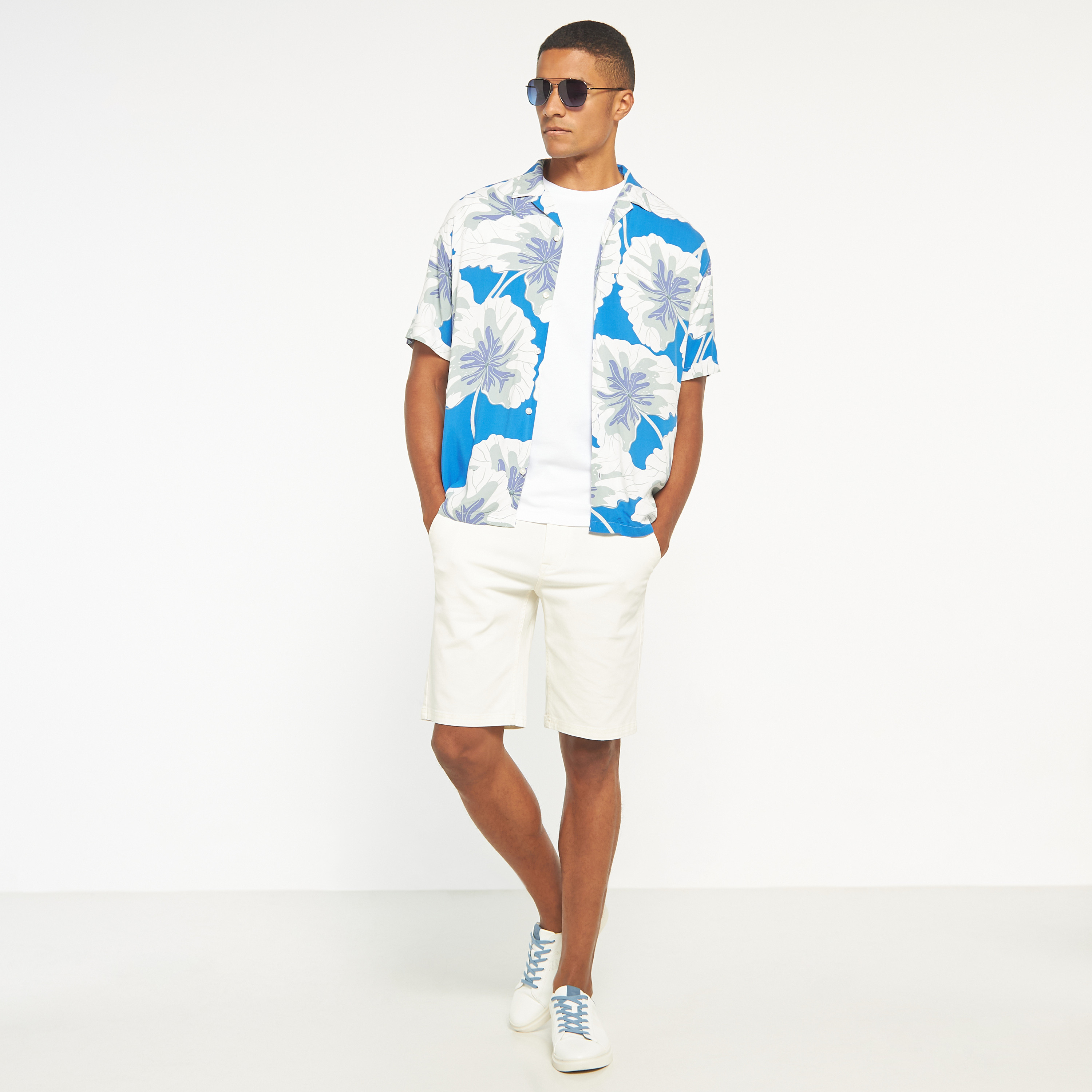 قميص كاجوال من جاك آند جونز بياقة كوبية وأكمام قصيرة مع طبعة -men-clothing-shirts-image-6
