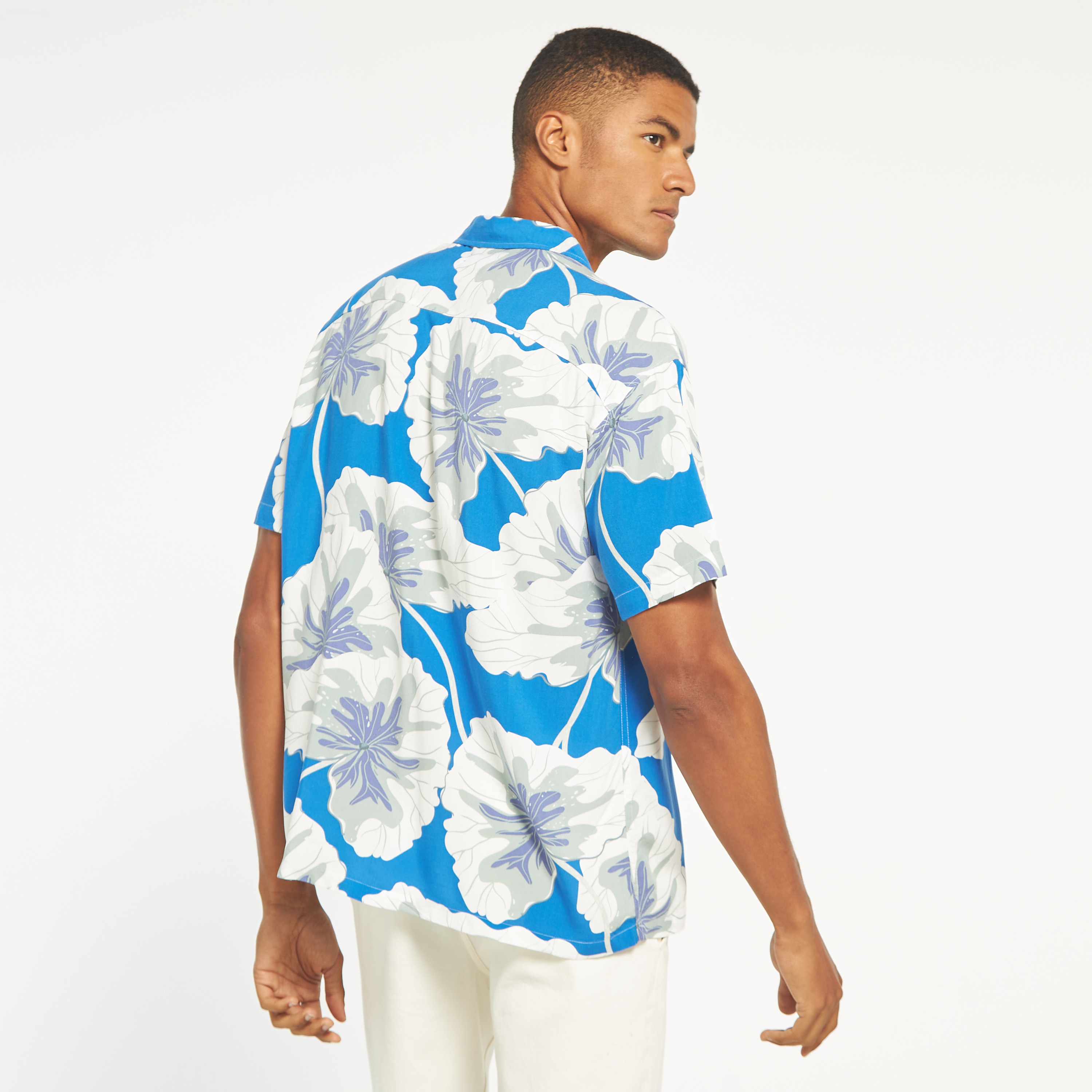 قميص كاجوال من جاك آند جونز بياقة كوبية وأكمام قصيرة مع طبعة -men-clothing-shirts-image-7