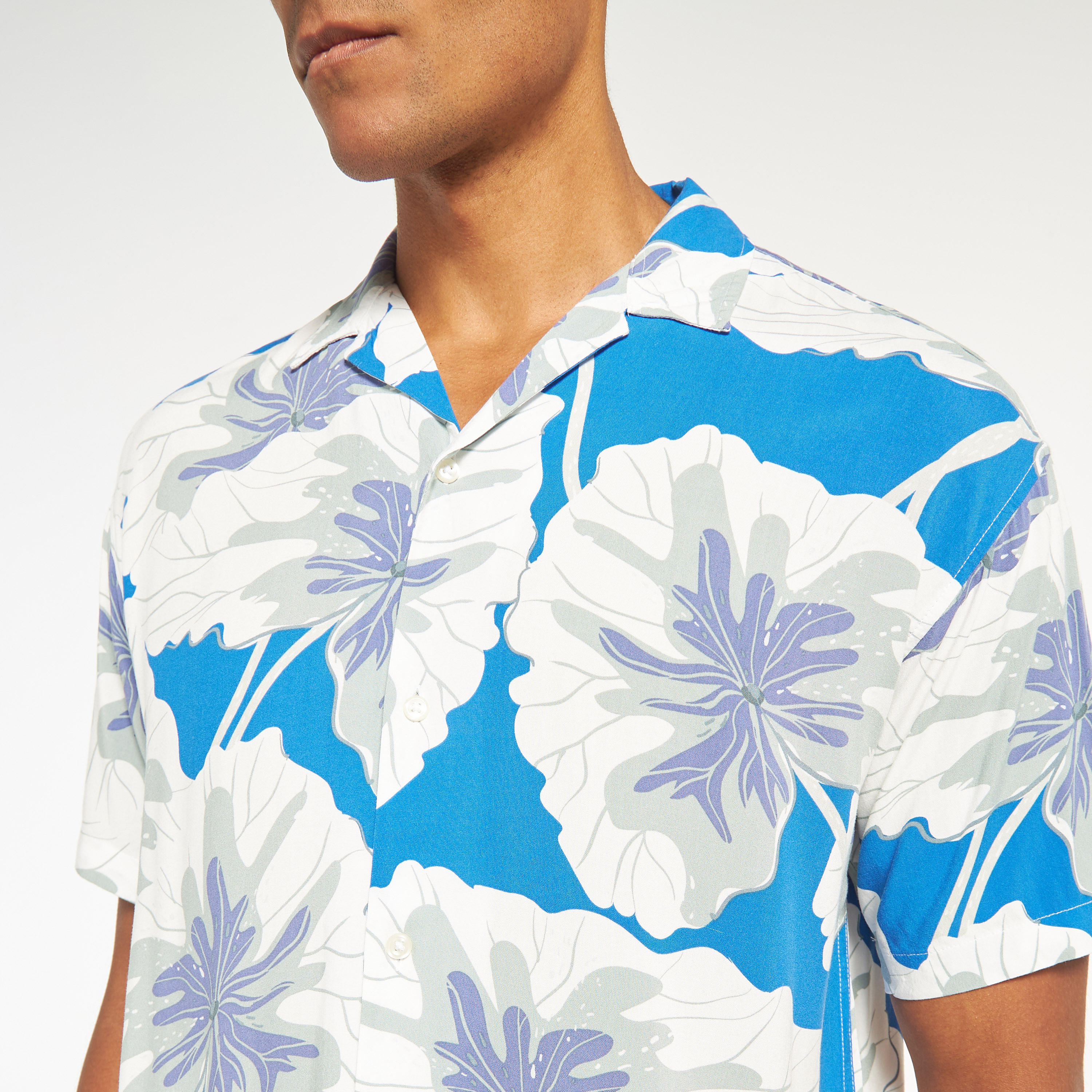 قميص كاجوال من جاك آند جونز بياقة كوبية وأكمام قصيرة مع طبعة -men-clothing-shirts-image-8
