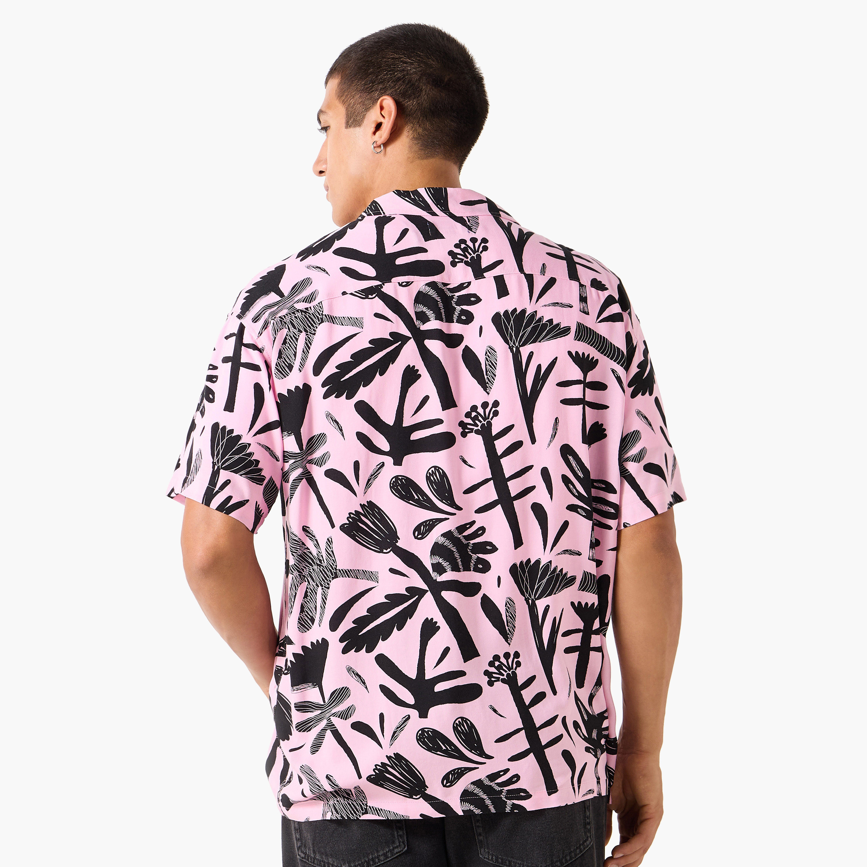 قميص كاجوال من جاك آند جونز بياقة كوبية وأكمام قصيرة مع طبعة -men-clothing-shirts-image-11