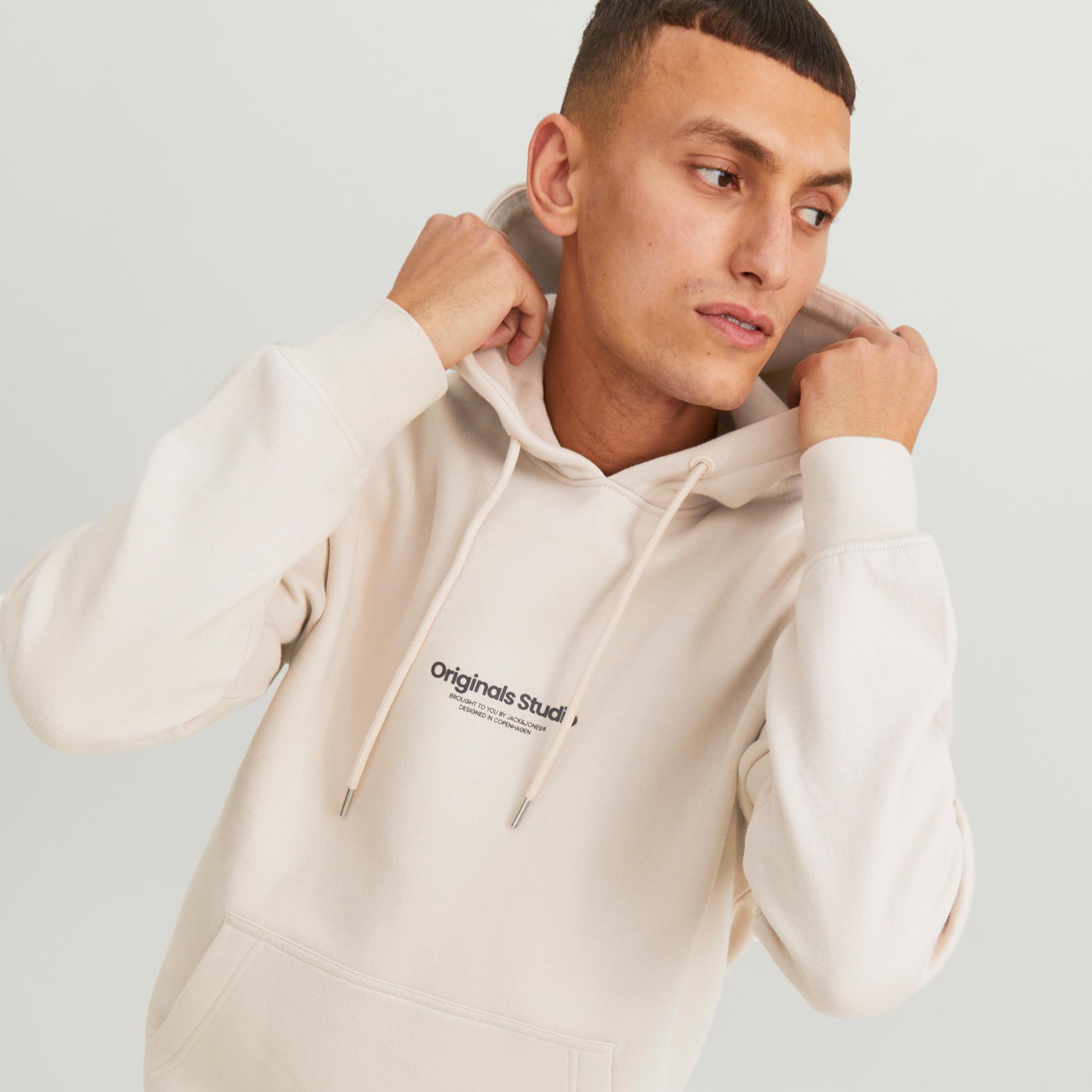  هودي من جاك آند جونز بلوجو بأكمام طويلة وياقة مستديرة مطبوعة-men-winterwear-hoodiesandsweatshirts-image-3