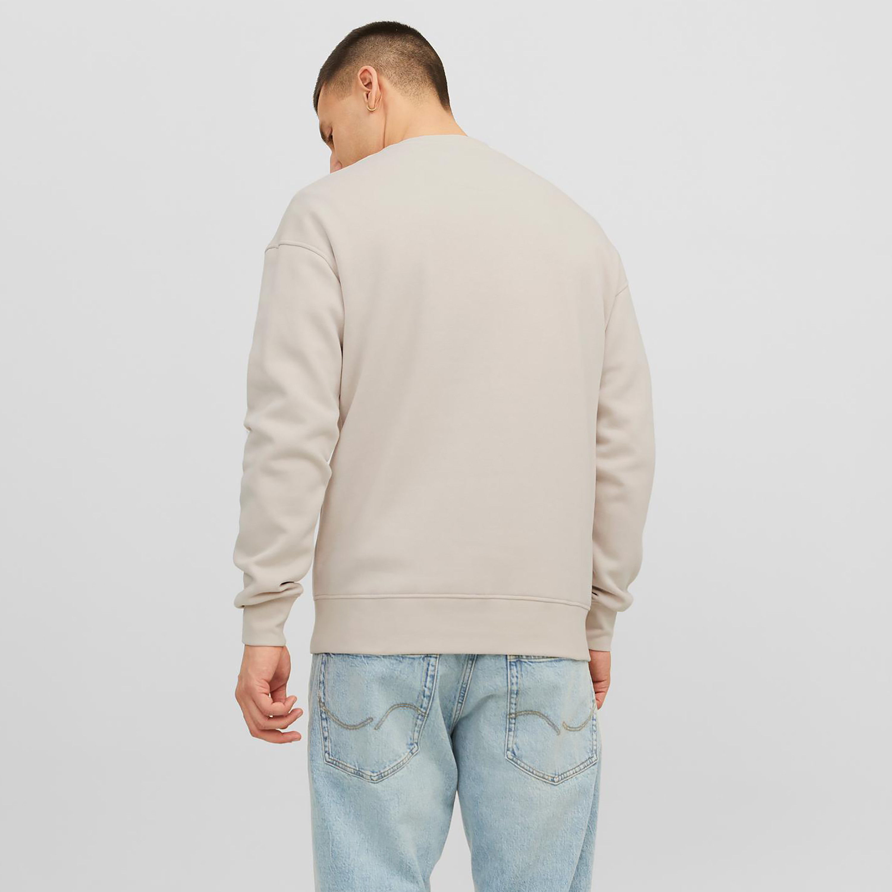  سويت شيرت من جاك آند جونز مع مطبوع بأكمام طويلة وياقة مستديرة-men-winterwear-hoodiesandsweatshirts-image-4