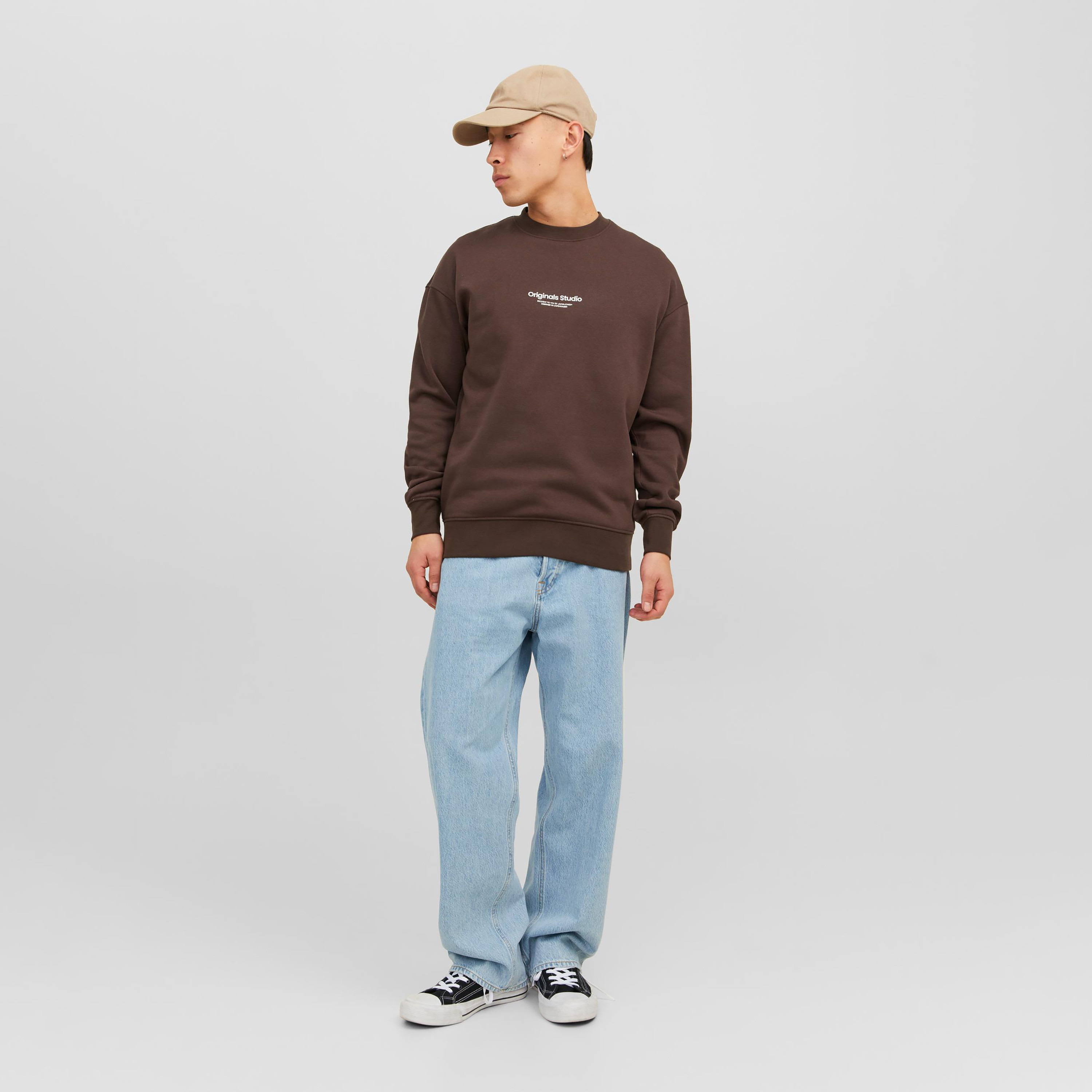  سويت شيرت من جاك آند جونز مع مطبوع بأكمام طويلة وياقة مستديرة-men-winterwear-hoodiesandsweatshirts-image-10