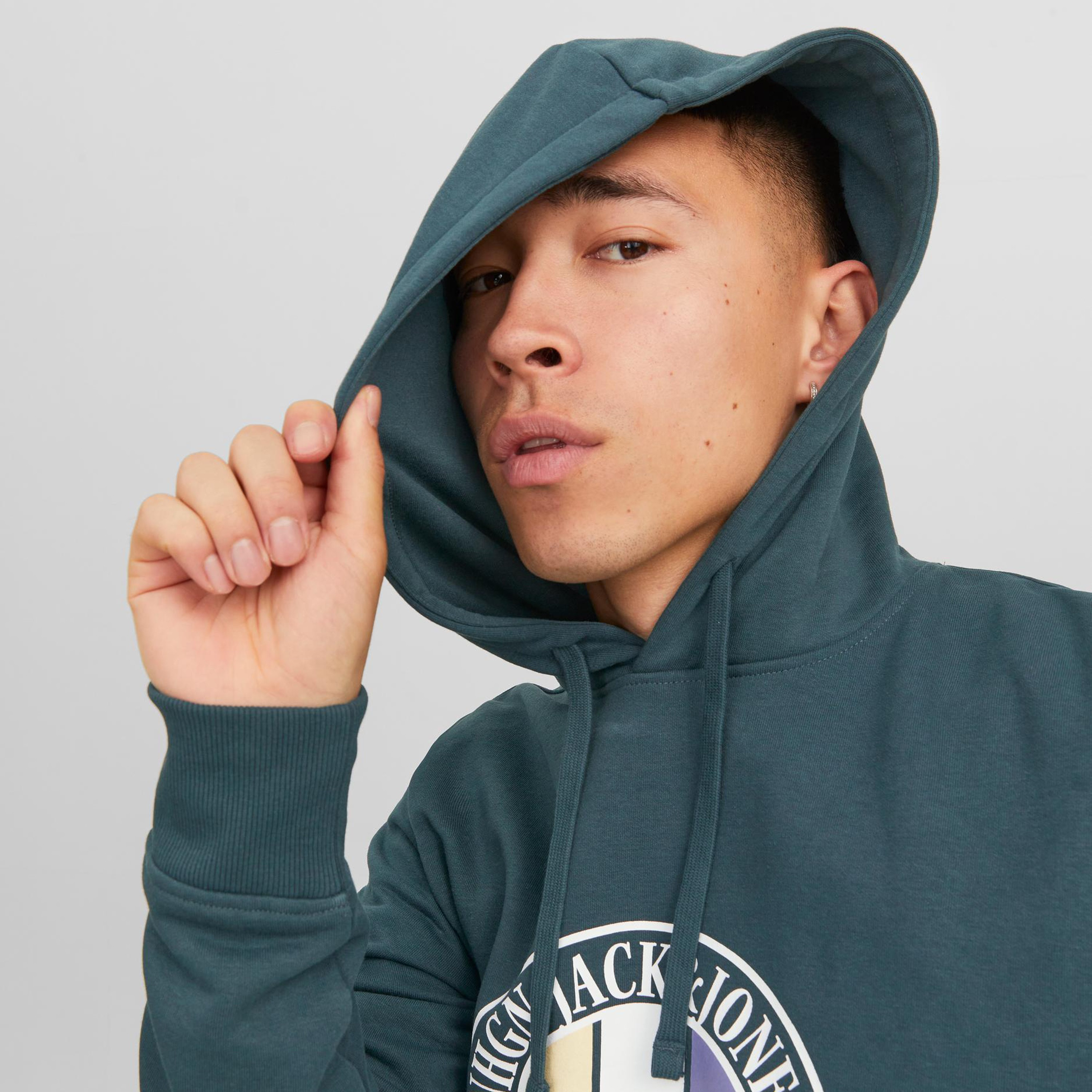  هودي من جاك آند جونز بلوجو بأكمام طويلة وياقة مستديرة-men-winterwear-hoodiesandsweatshirts-image-7