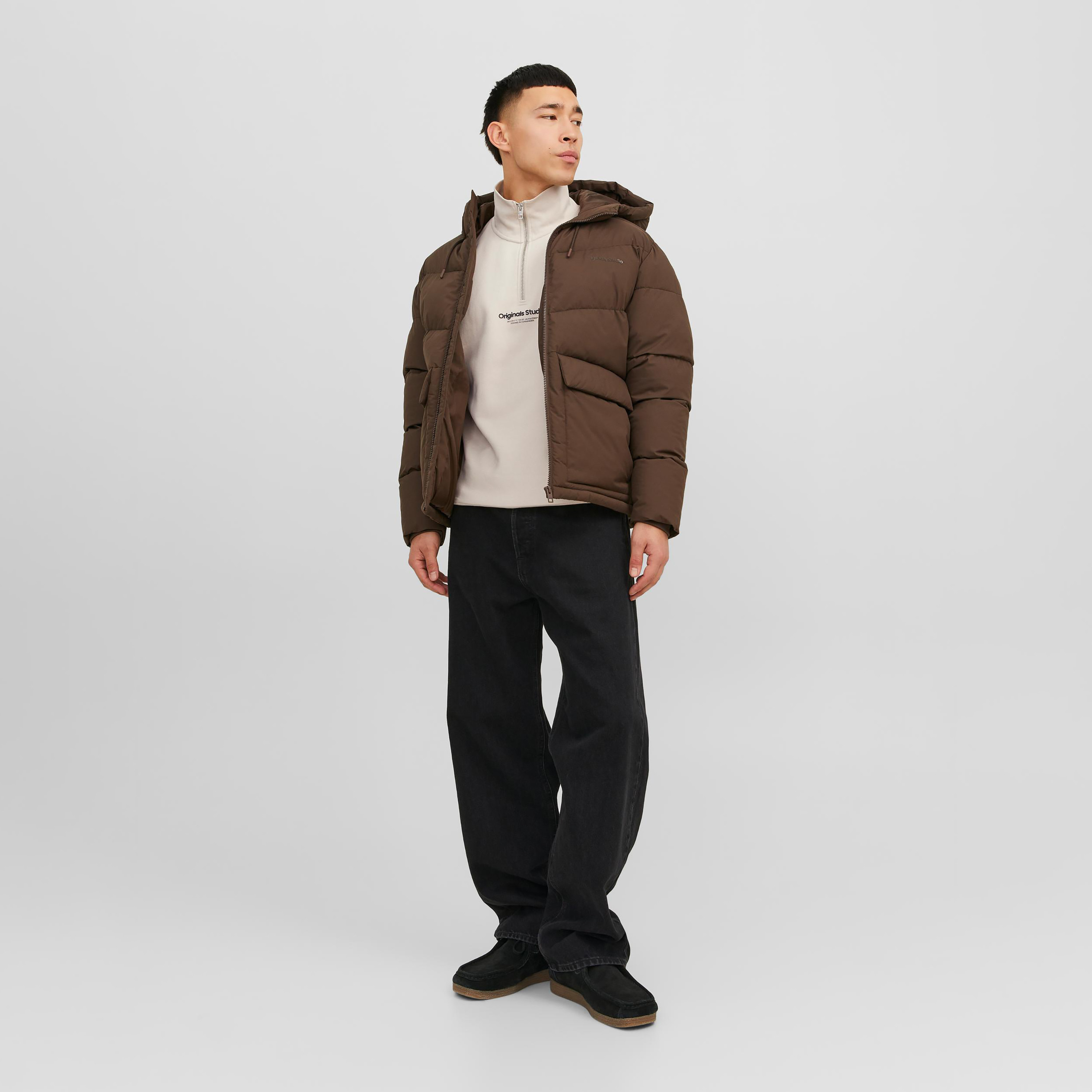  سويت شيرت من جاك آند جونز مع مطبوع بأكمام طويلة وياقة مرتفعة-men-winterwear-hoodiesandsweatshirts-image-2