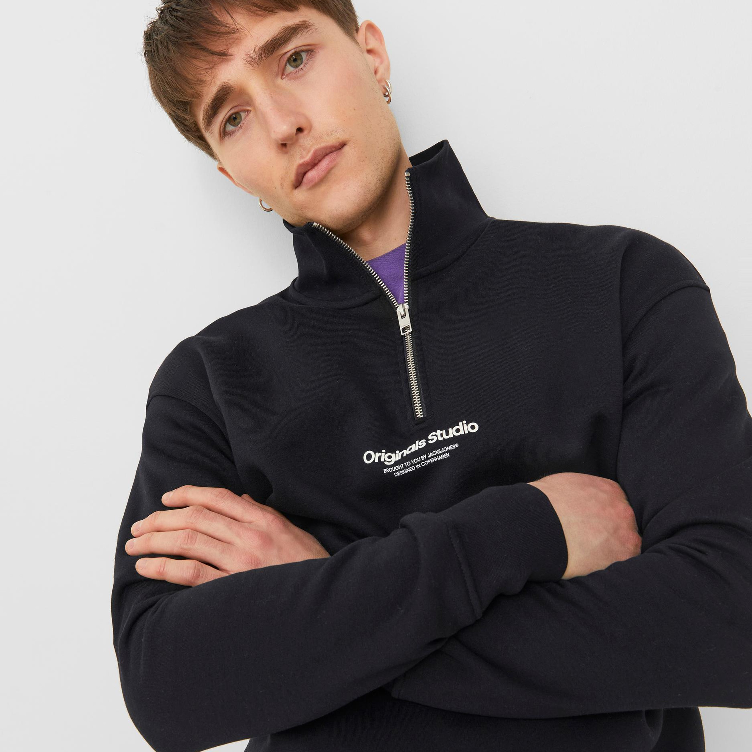 سويت شيرت من جاك آند جونز مع مطبوع بأكمام طويلة وياقة مرتفعة-men-winterwear-hoodiesandsweatshirts-image-7