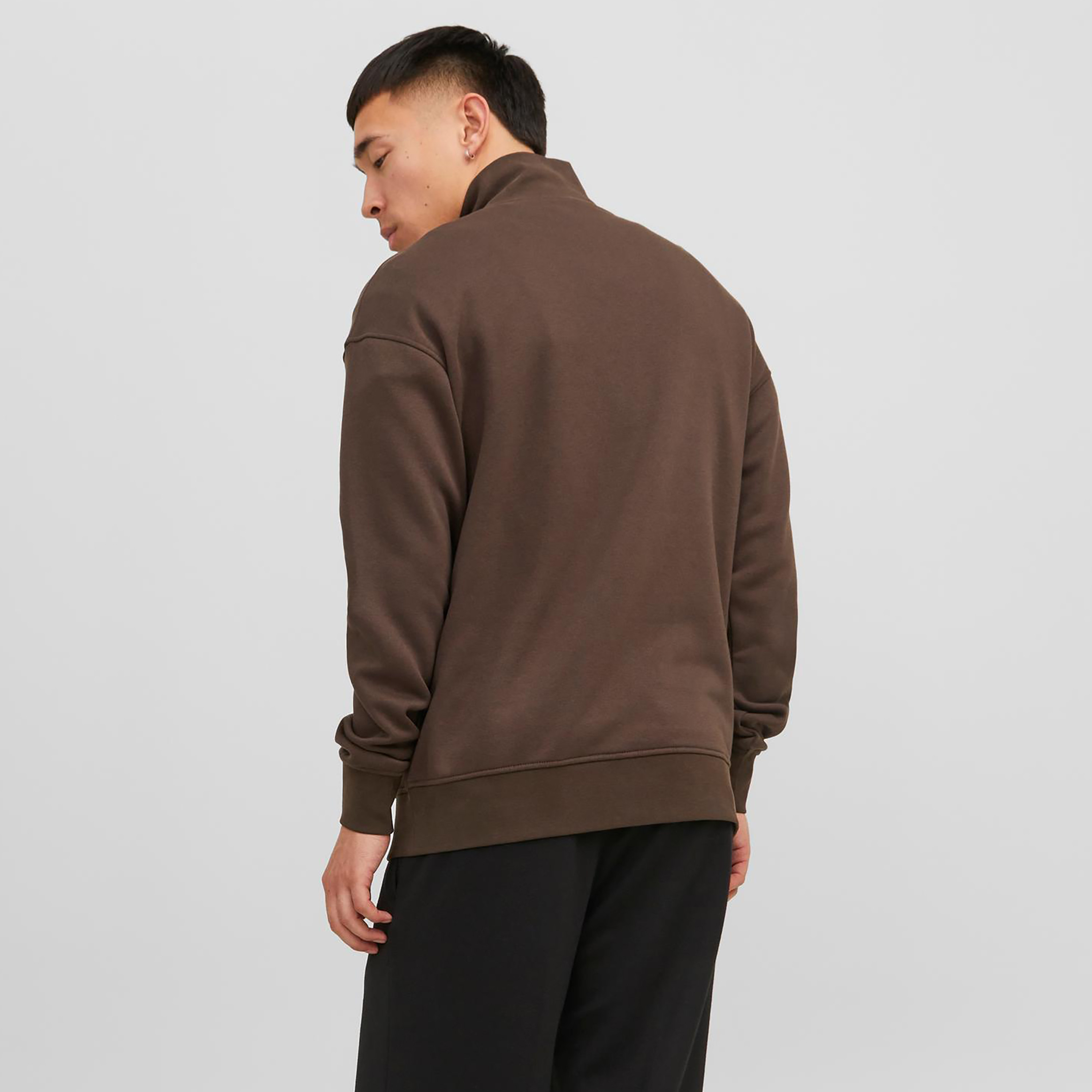  سويت شيرت من جاك آند جونز مع مطبوع بأكمام طويلة وياقة مرتفعة-men-winterwear-hoodiesandsweatshirts-image-12
