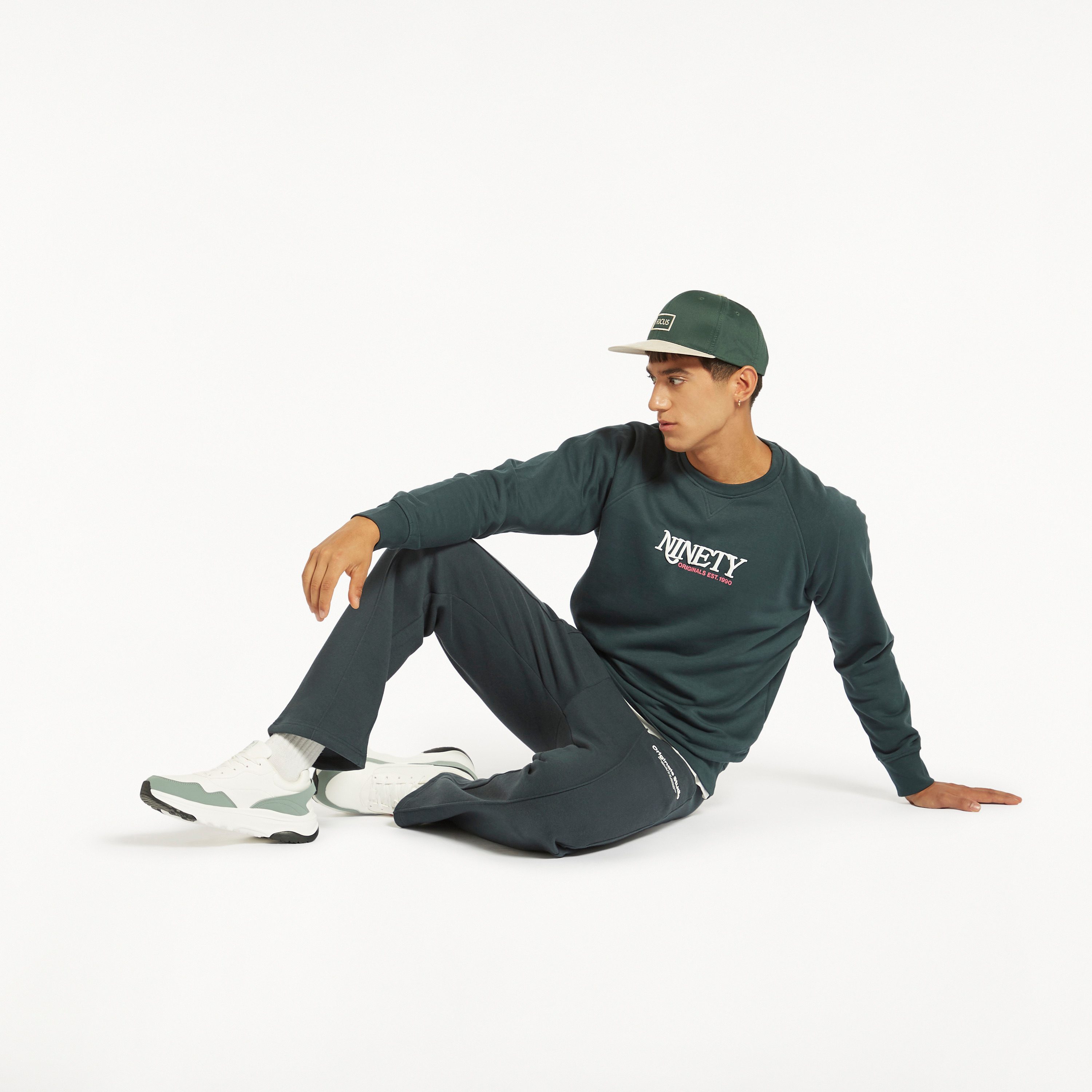  سويت شيرت من جاك آند جونز مع مطبوع بأكمام طويلة وياقة مستديرة-men-winterwear-hoodiesandsweatshirts-image-9