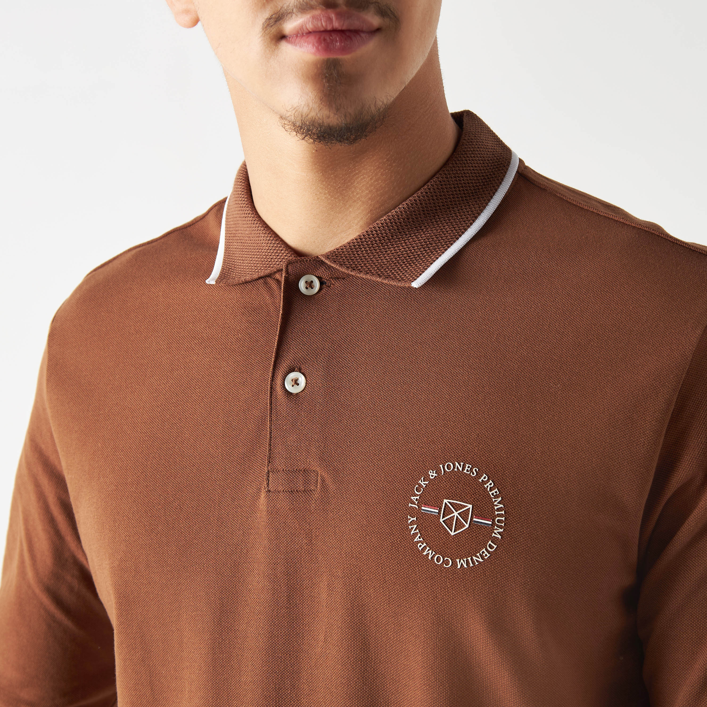 تيشيرت بولو بأكمام قصيرة وطبعات شعار من جاك آند جونز-men-clothing-tshirtsandpolos-polos-image-4