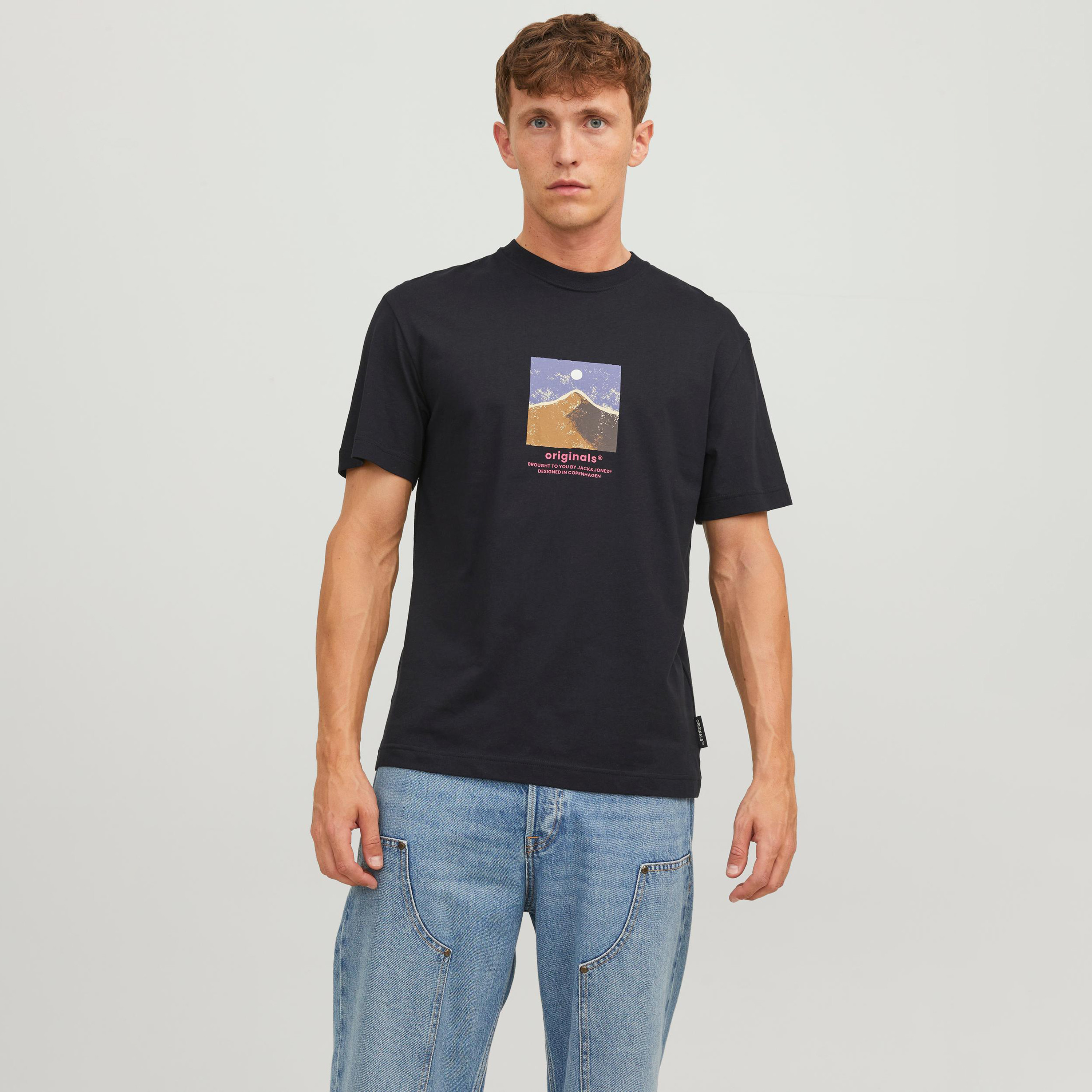 تي شيرت من جاك آند جونز مع جرافيك بأكمام قصيرة و ياقة مستديرة-men-clothing-tshirtsandpolos-tshirts-image-1