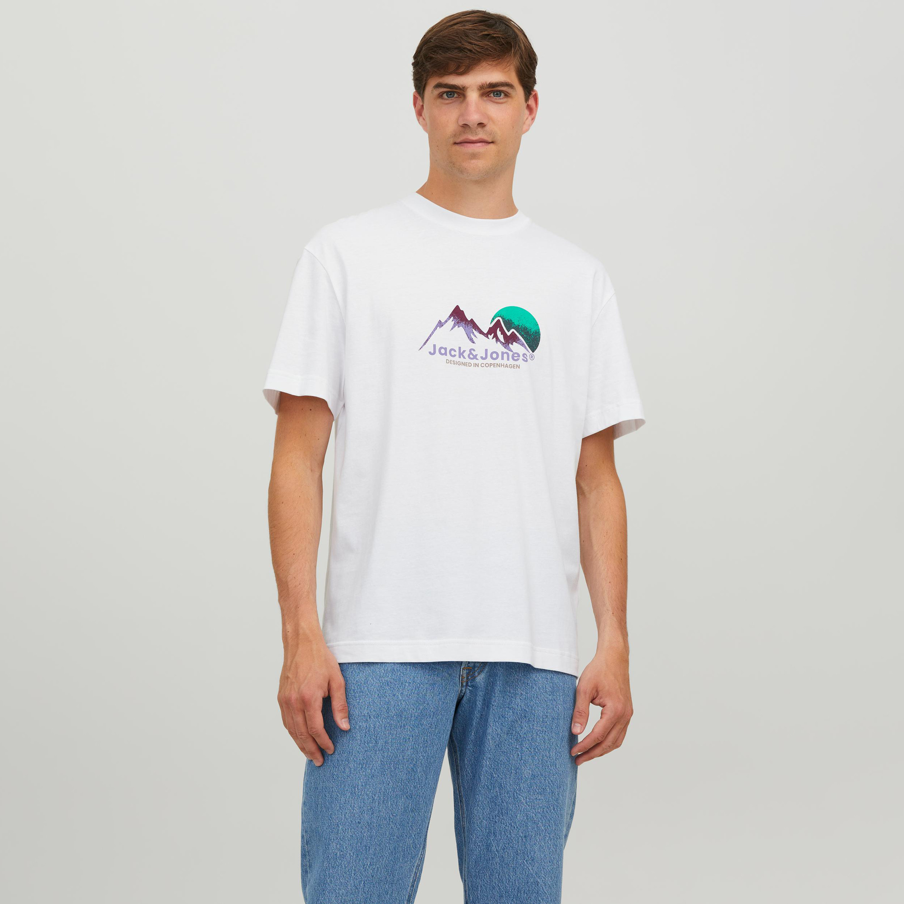 تي شيرت من جاك آند جونز مع جرافيك بأكمام قصيرة و ياقة مستديرة-men-clothing-tshirtsandpolos-tshirts-image-5