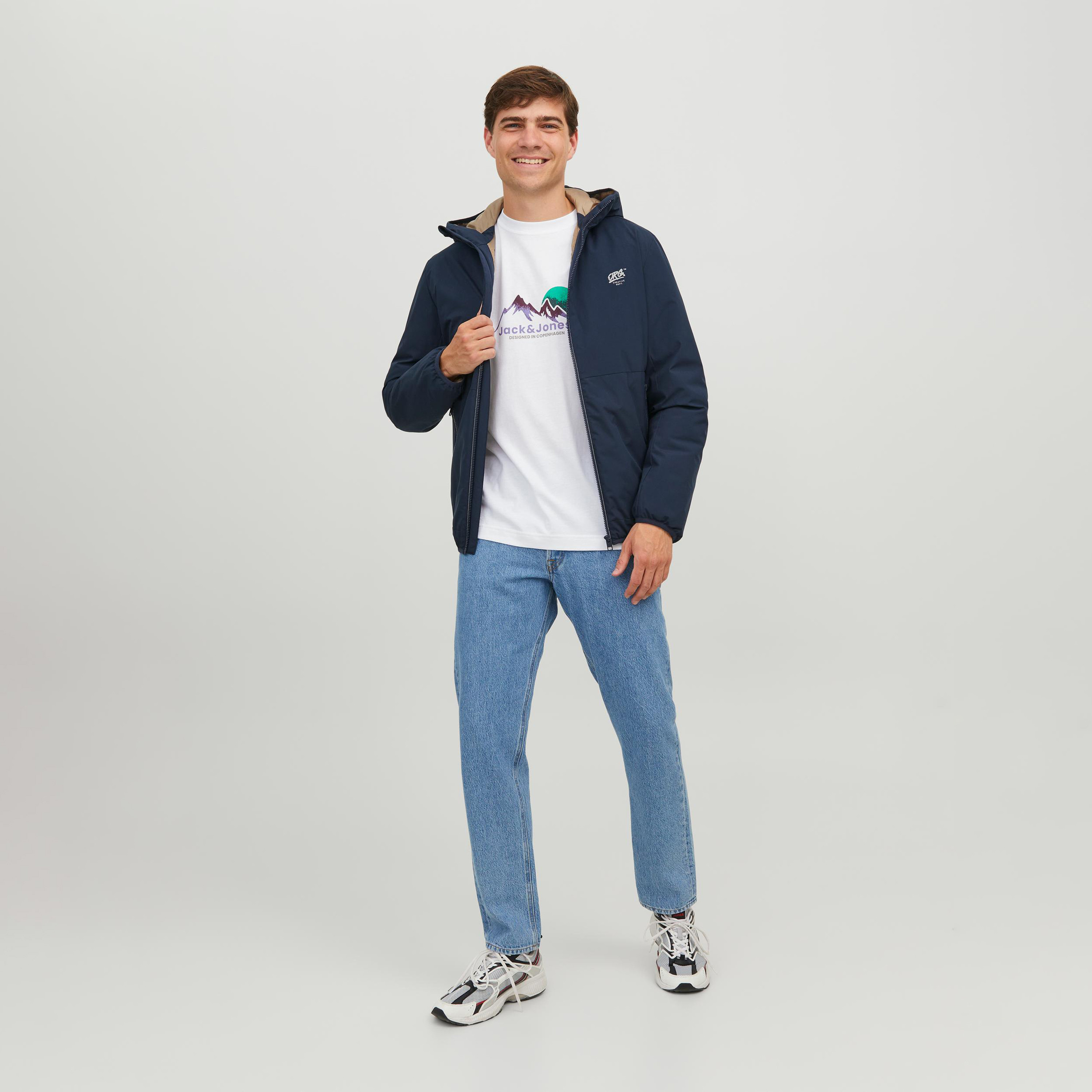 تي شيرت من جاك آند جونز مع جرافيك بأكمام قصيرة و ياقة مستديرة-men-clothing-tshirtsandpolos-tshirts-image-6