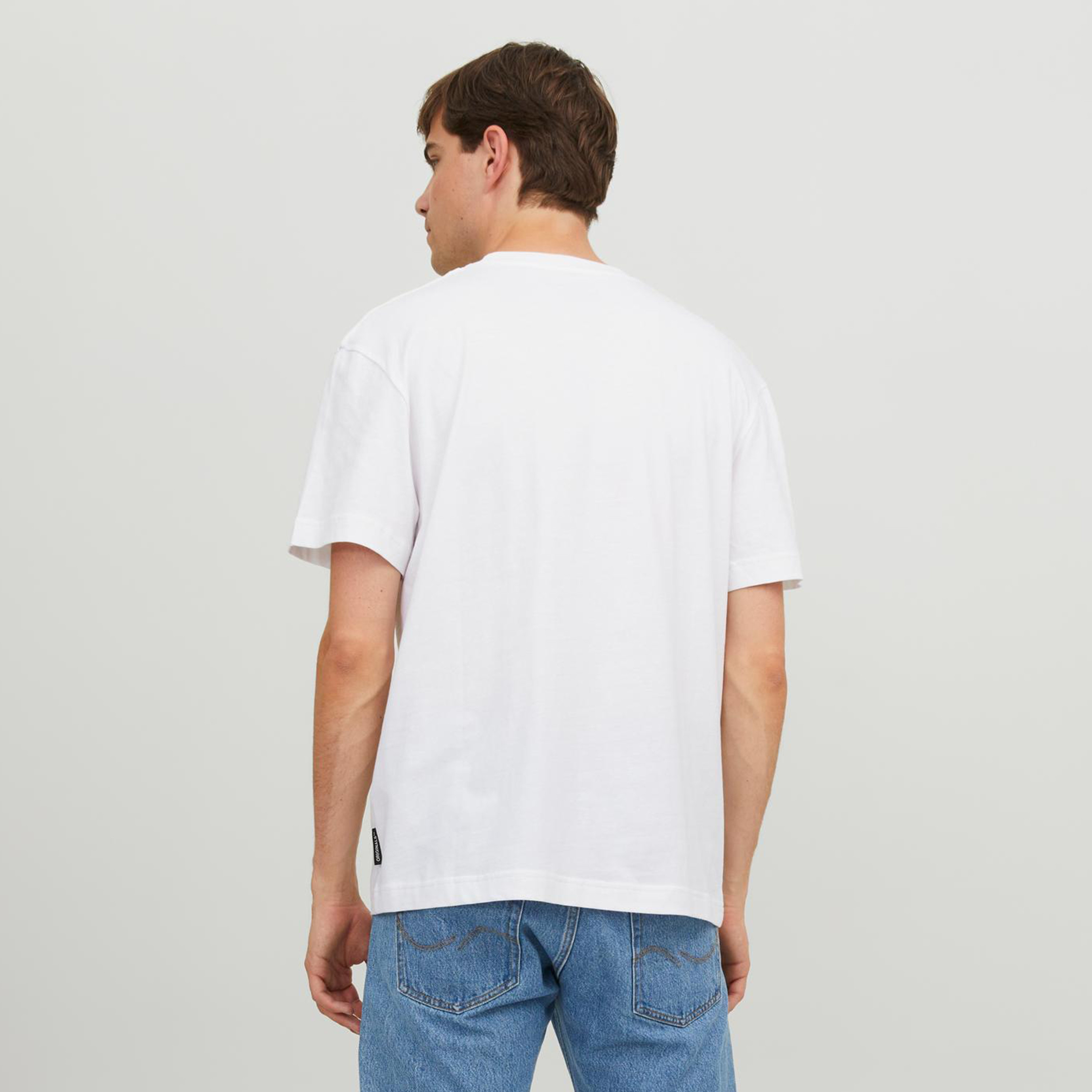 تي شيرت من جاك آند جونز مع جرافيك بأكمام قصيرة و ياقة مستديرة-men-clothing-tshirtsandpolos-tshirts-image-8