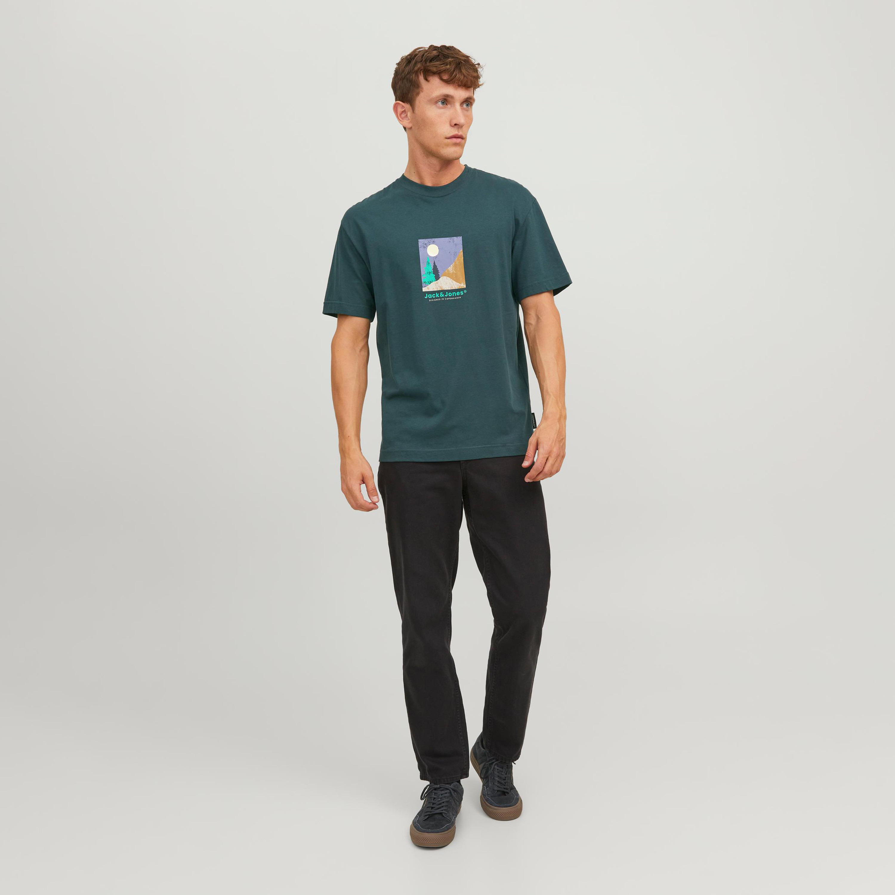 تي شيرت من جاك آند جونز مع جرافيك بأكمام قصيرة و ياقة مستديرة-men-clothing-tshirtsandpolos-tshirts-image-10